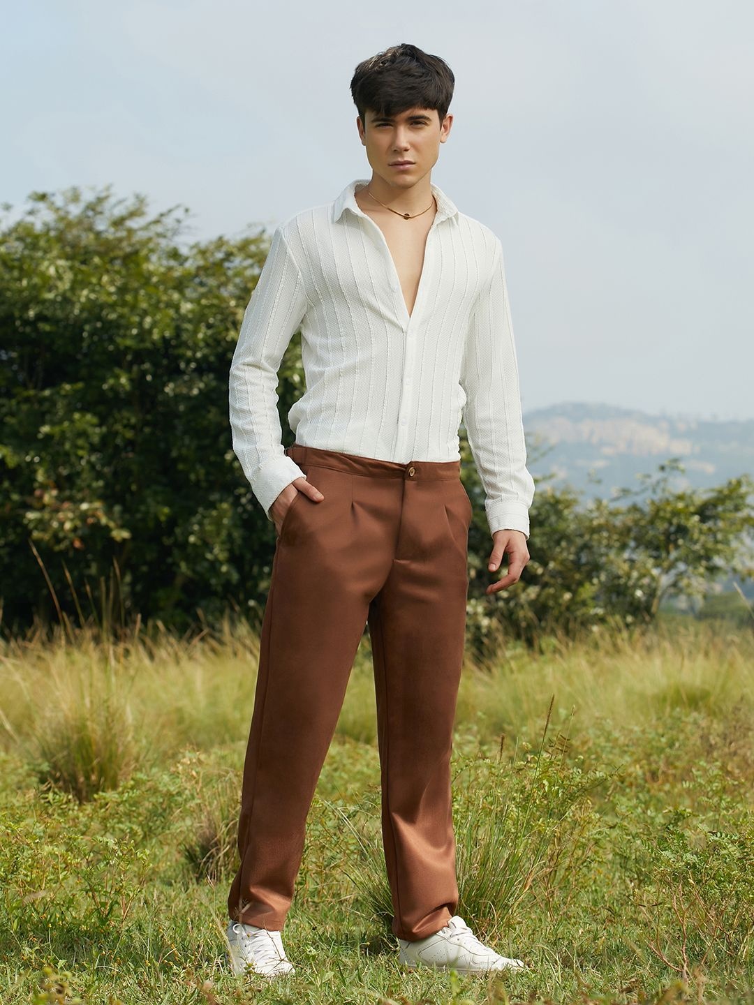 

Campus Sutra Men Relaxed Regular Fit Trousers, Brown