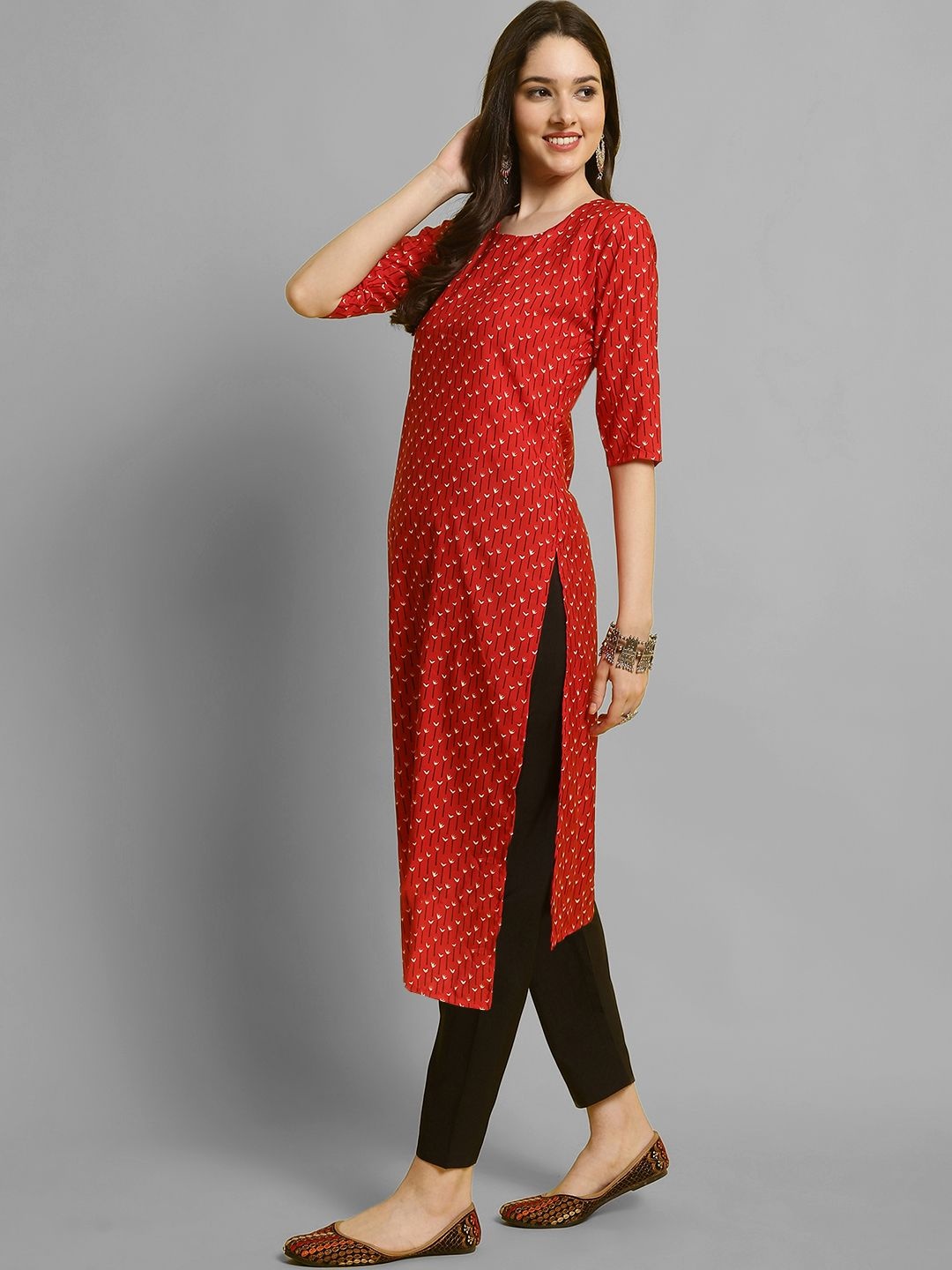 

7Threads Floral Printed Round Neck Straight Kurta with Trouser, Red