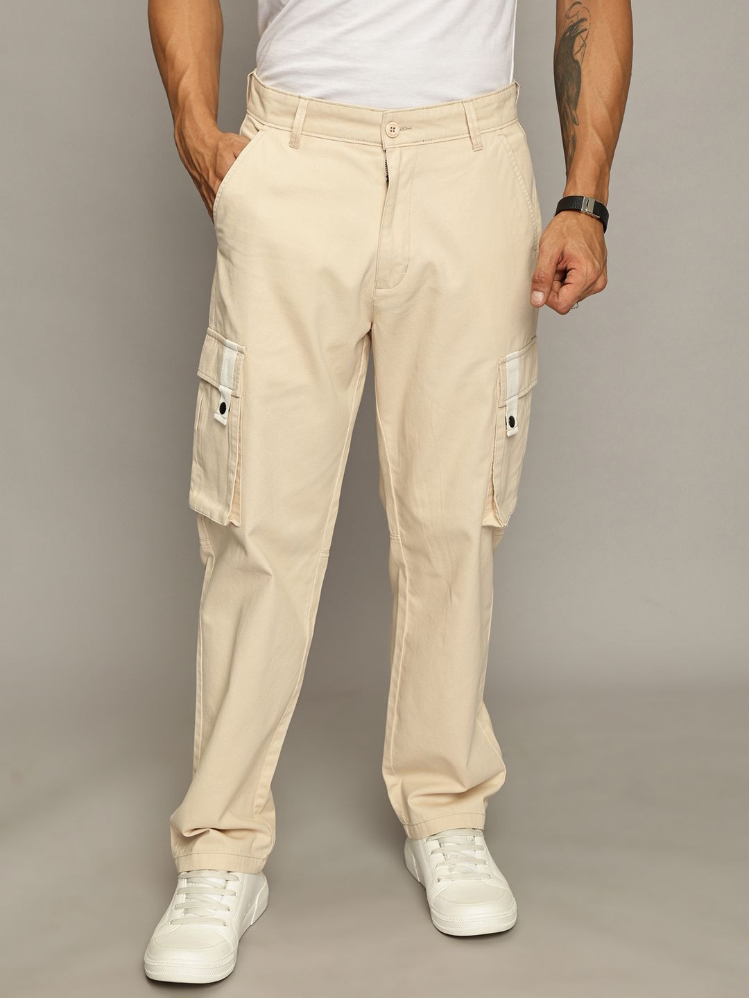 

The Roadster Lifestyle Co Men Pure Cotton Relaxed Fit Cargo Trousers, Cream