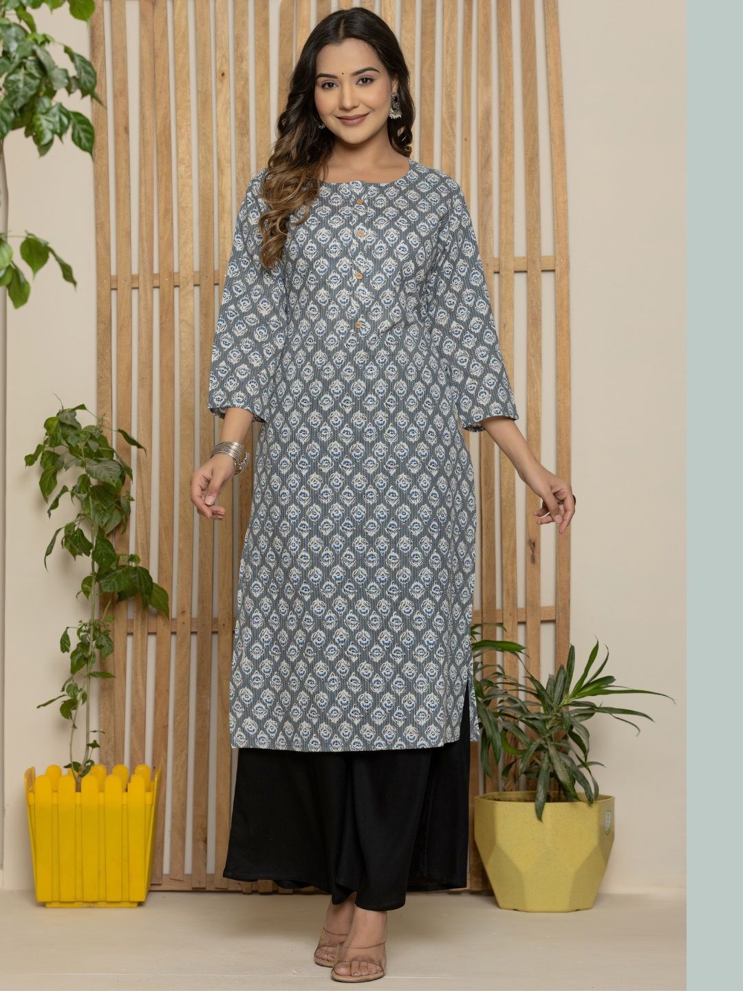 

VEDANA Floral Printed Round Neck Straight Kurta, Grey