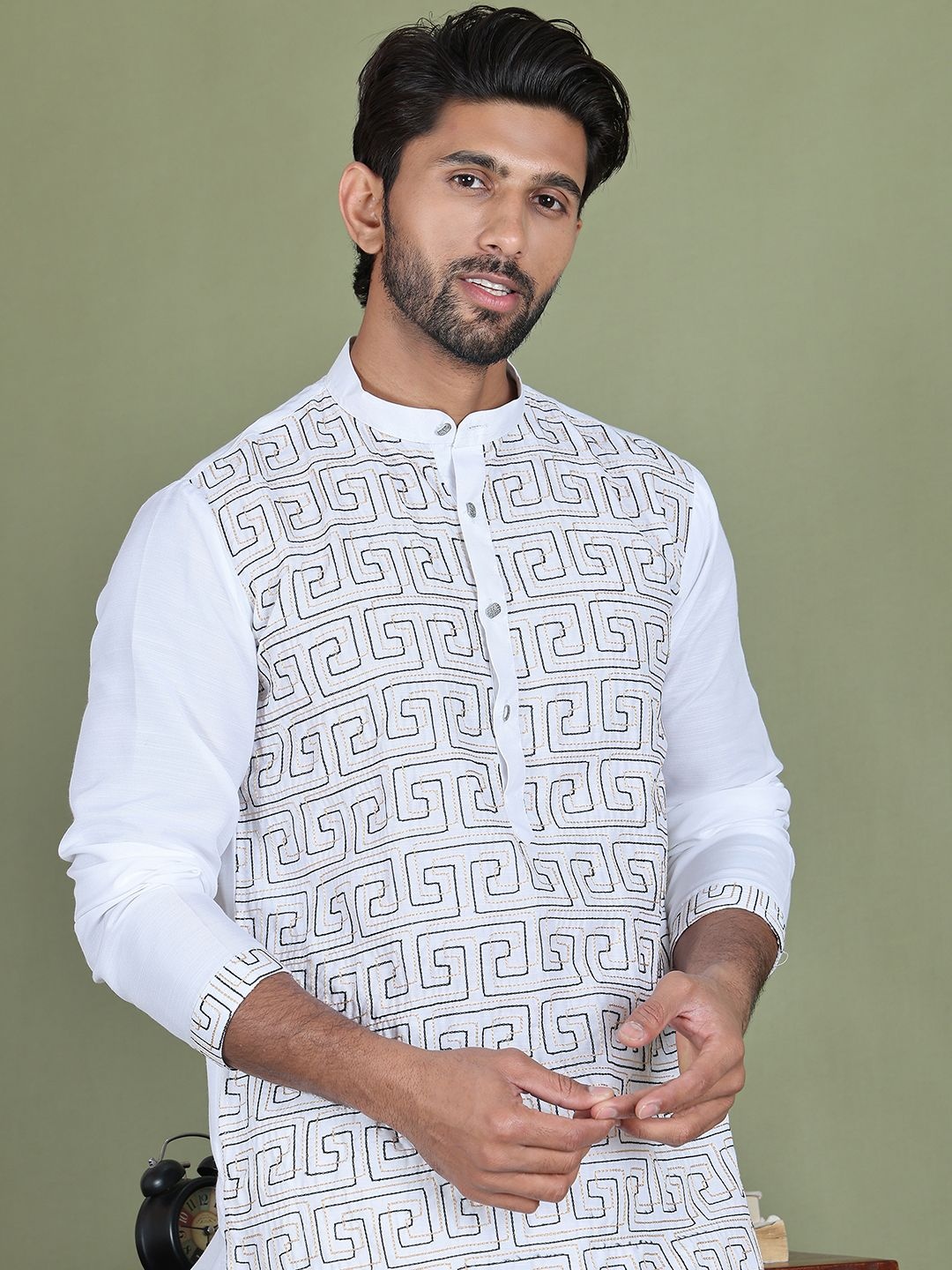 

Anouk Geometric Embroidered Chikankari Mandarin Collar Straight Kurta, White