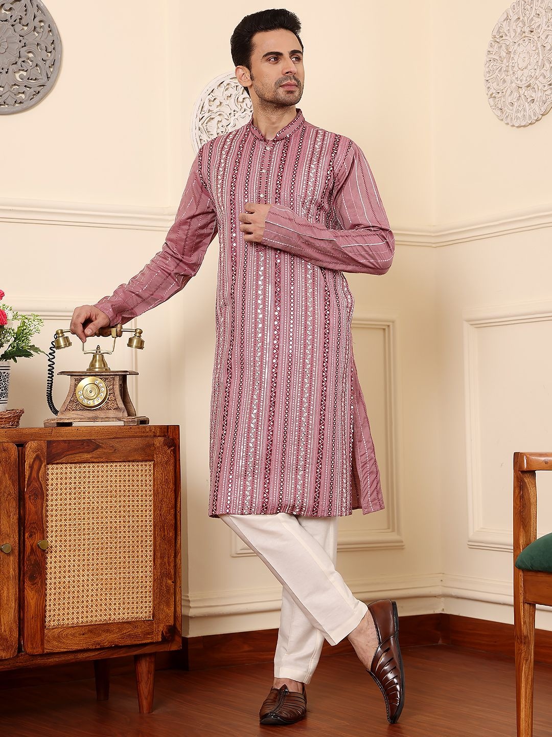 

MULTI SHADES Ethnic Motifs Embroidered Mandarin Collar Mirror Work Kurta With Trouser, Pink