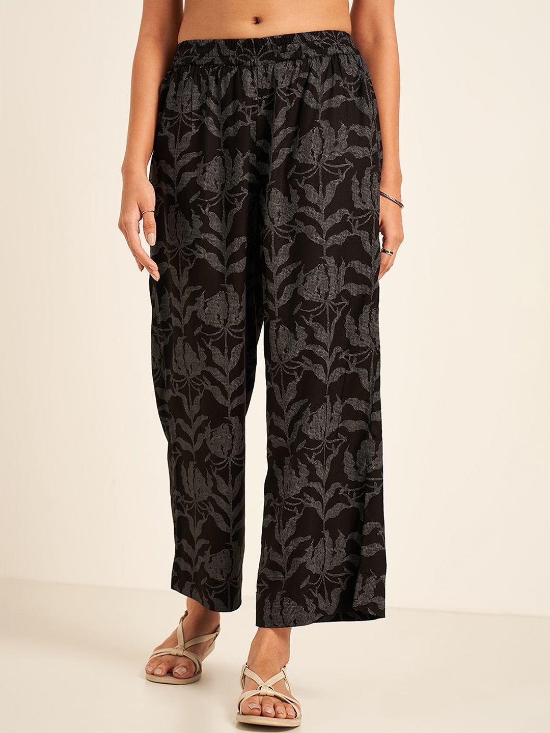 

RANGMANCH BY PANTALOONS Women Ethnic Motifs Printed Mid-Rise Flared Parallel Trousers, Black