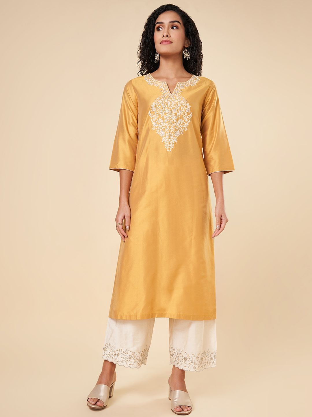 

RANGMANCH BY PANTALOONS Thread Work Notch Neck Flared Sleeves Straight Kurta, Yellow