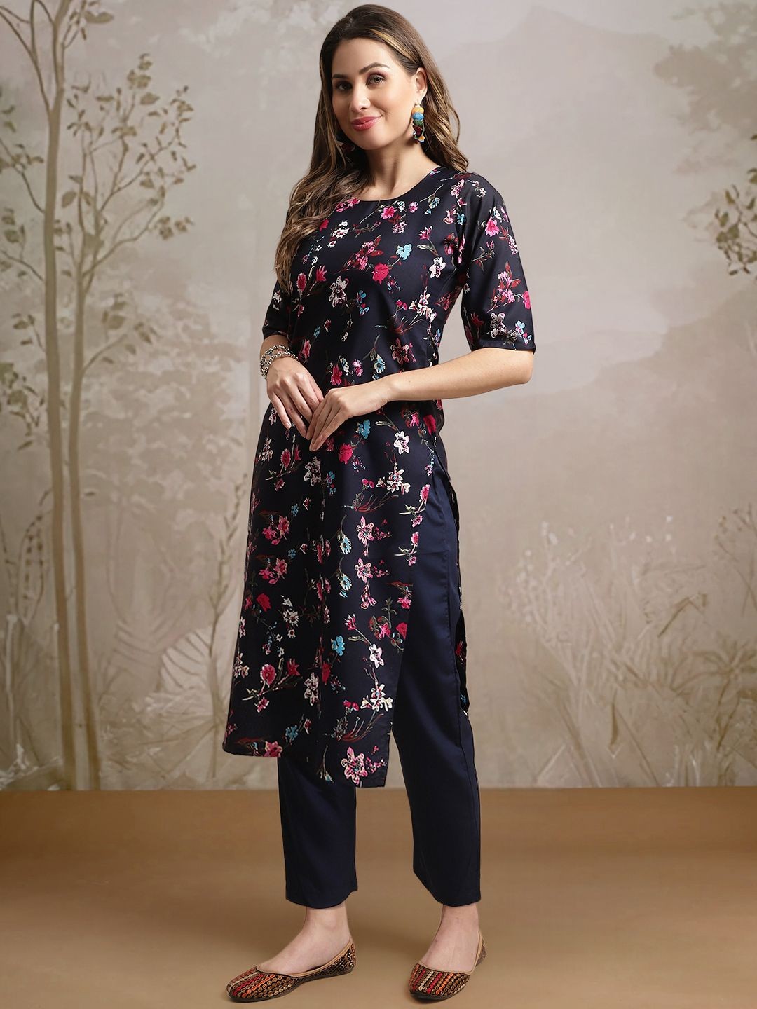 

7Threads Floral Printed Round Neck Straight Kurta With Trousers, Black