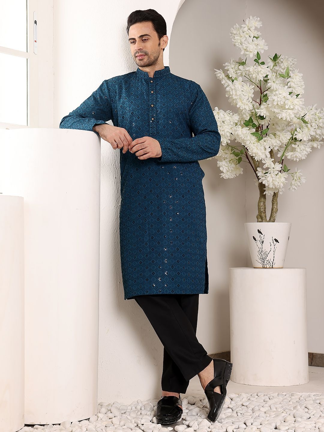 

MULTI SHADES Geometric Embroidered Mandarin Collar Sequinned Straight Kurta With Pyjama, Blue