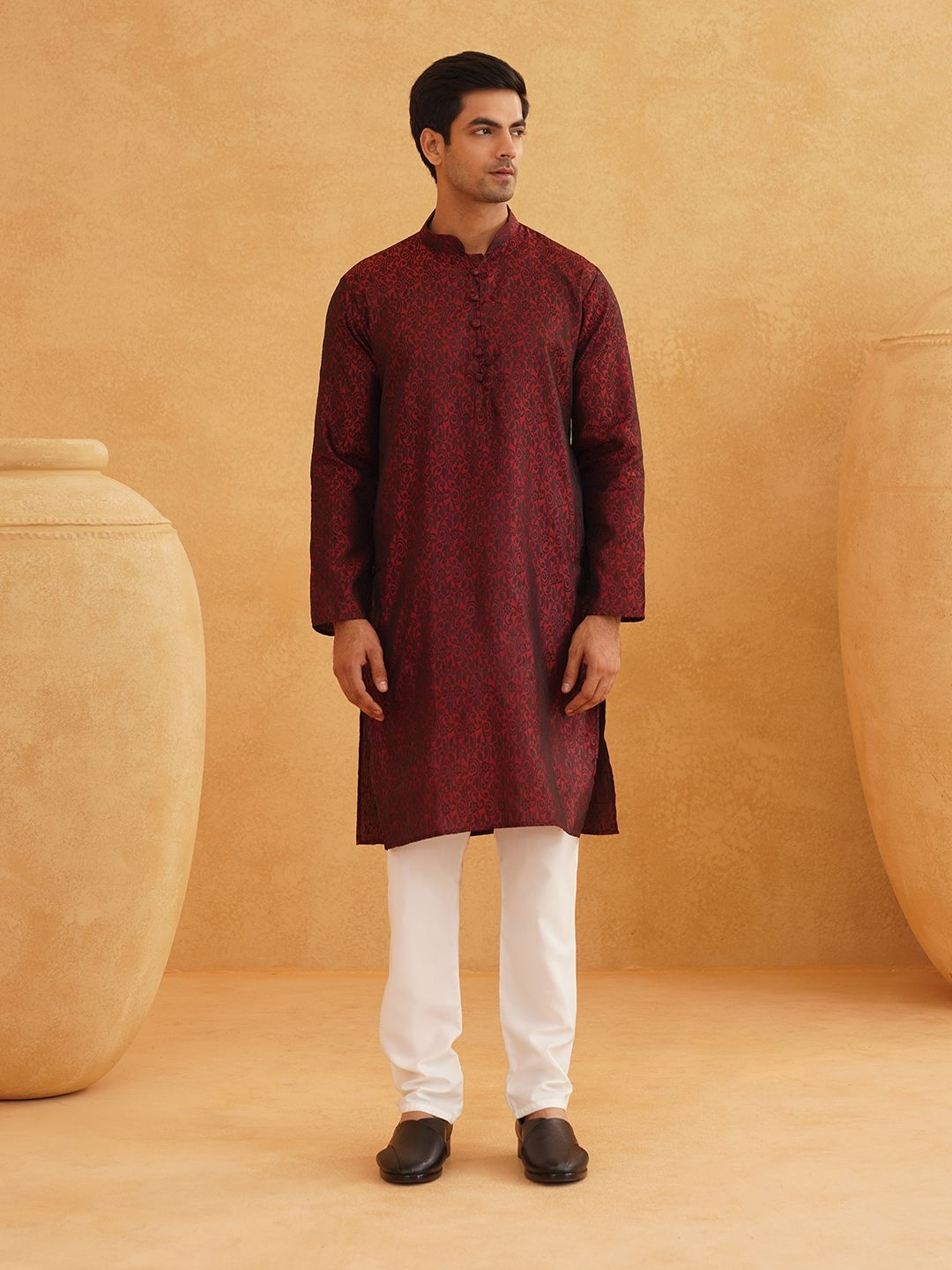 

SOJANYA Floral Woven Design Mandarin Collar Straight Kurta With Churidar, Maroon