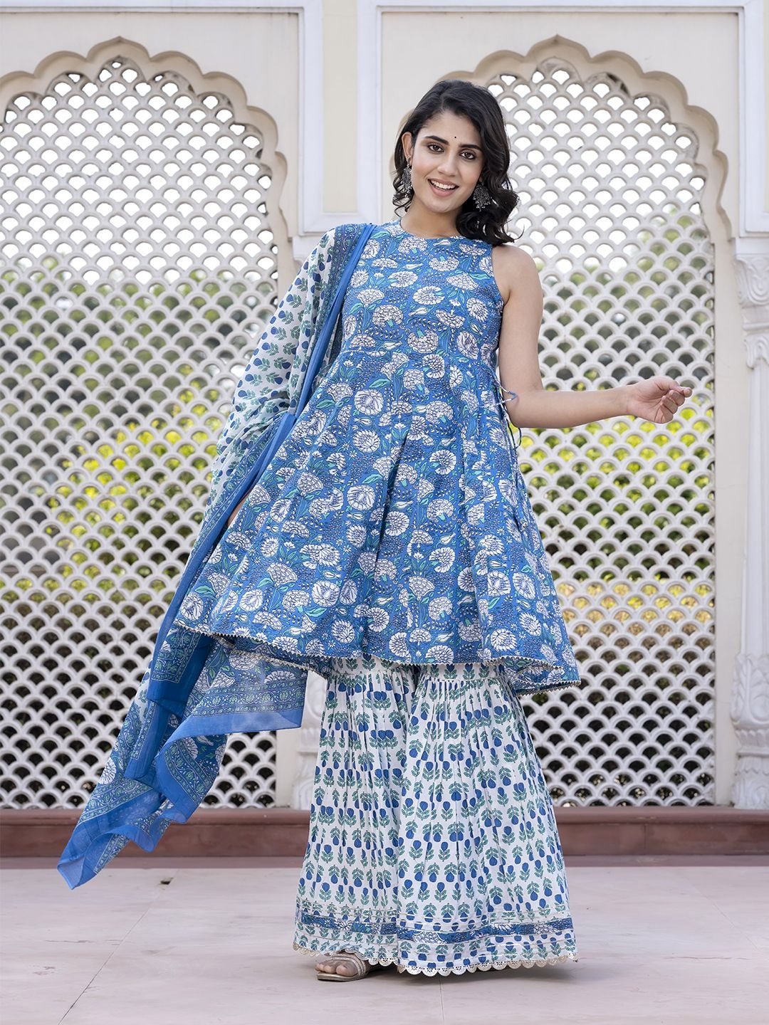 

Jaitpuriya Floral Printed Panelled Pure Cotton Anarkali Kurta With Sharara & Dupatta, Blue