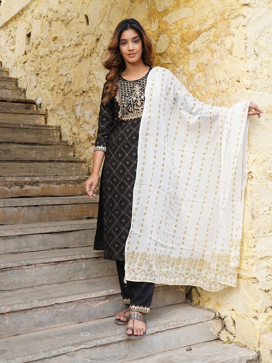 

Jaitpuriya Geometric Printed Embroidered Straight Kurta With Trousers And Dupatta, Black