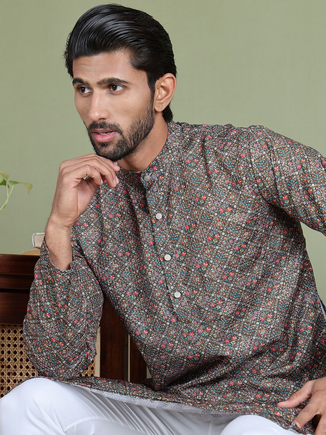 

Jompers Ethnic Motifs Printed Mandarin Collar Straight Kurta With Trouser, Grey