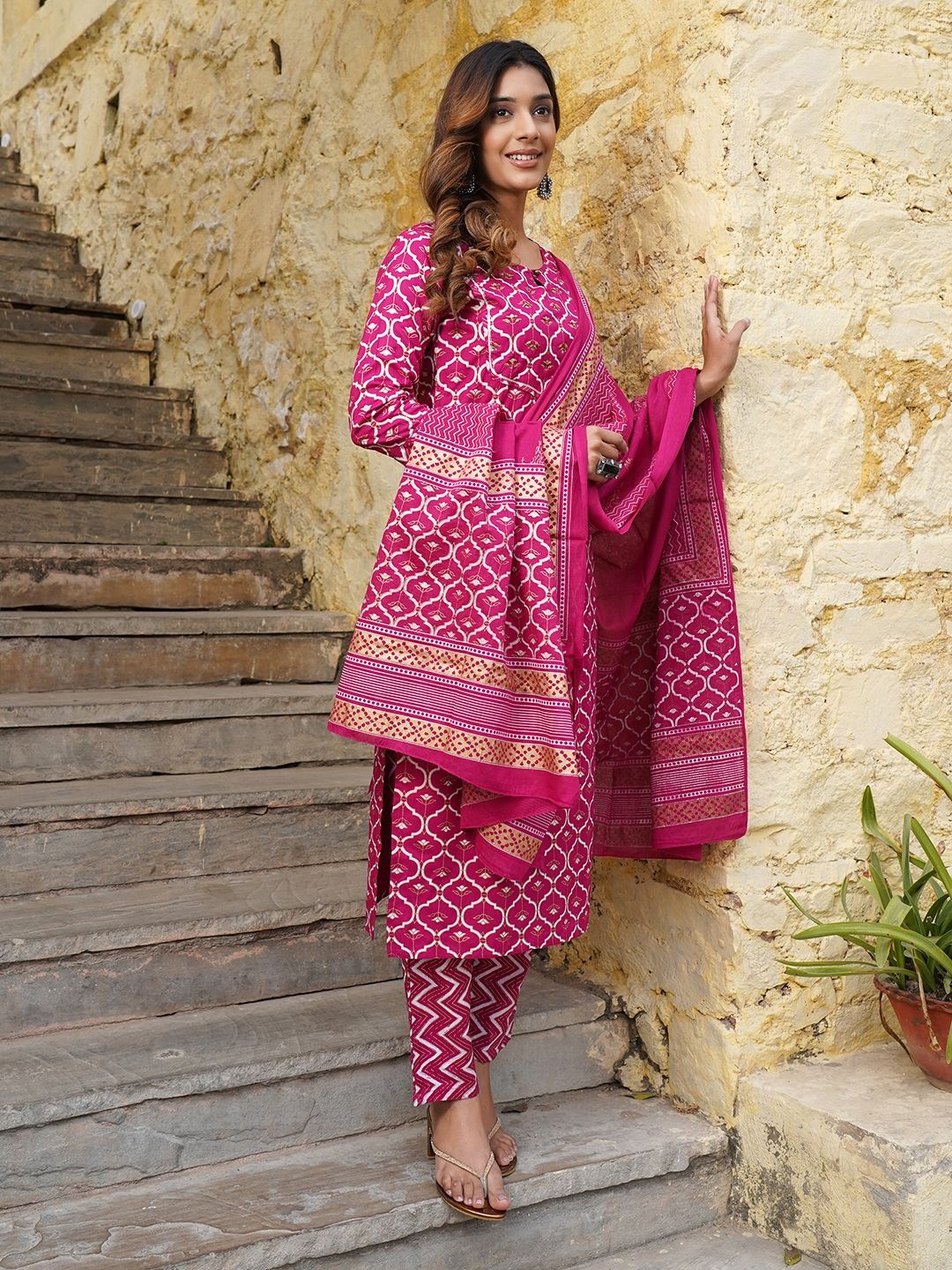 

Jaitpuriya Ethnic Motifs Printed Keyhole Neck Straight Kurta With Trousers And Dupatta, Pink