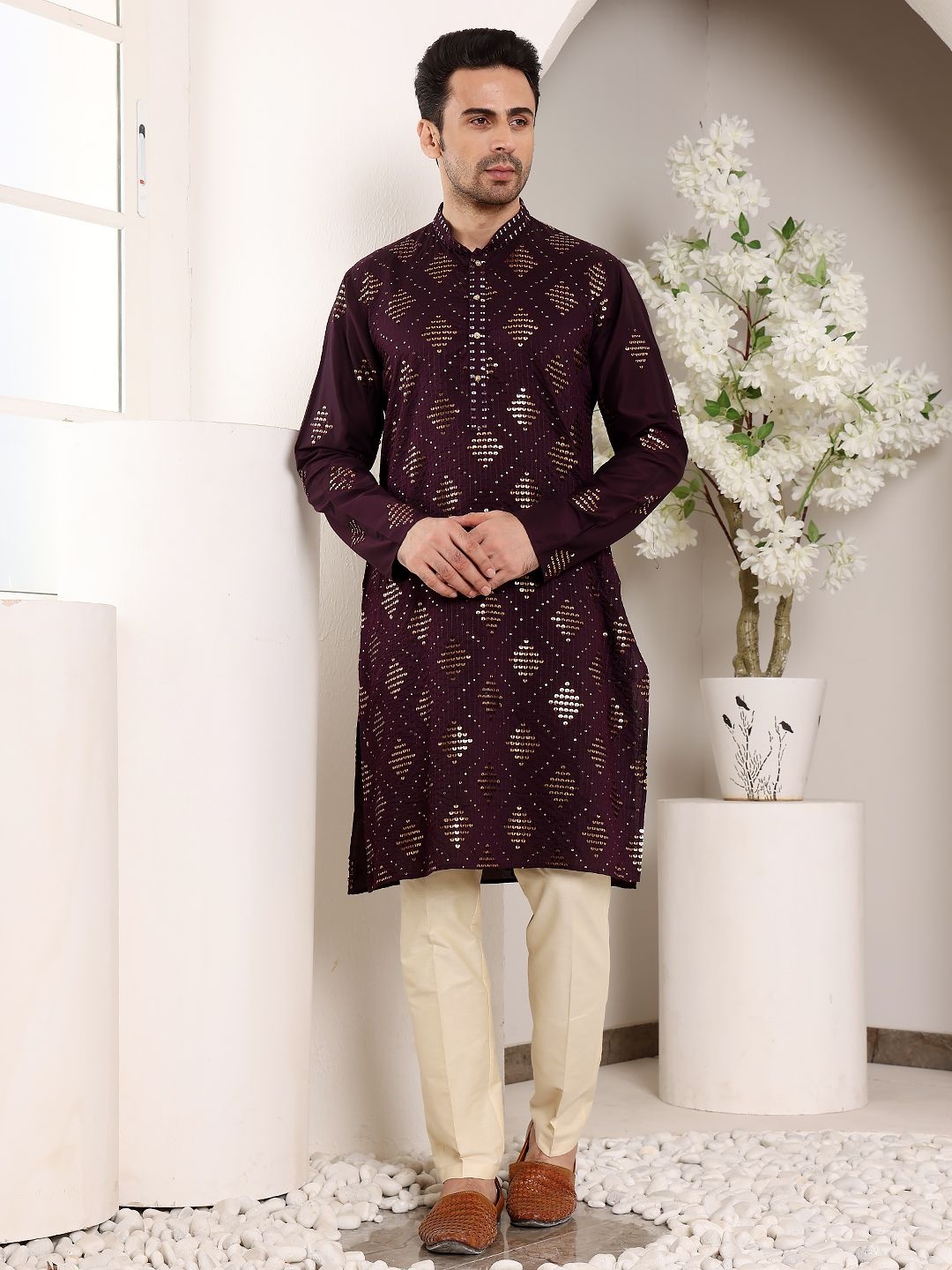 

MULTI SHADES Geometric Embroidered Mandarin Collar Sequinned Straight Kurta With Trouser, Purple