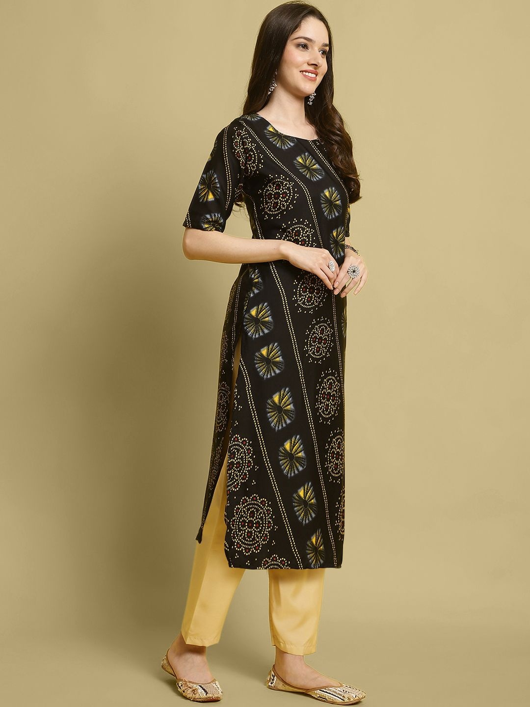 

7Threads Bandhani Printed Round Neck Regular Straight Kurta With Trouser, Black