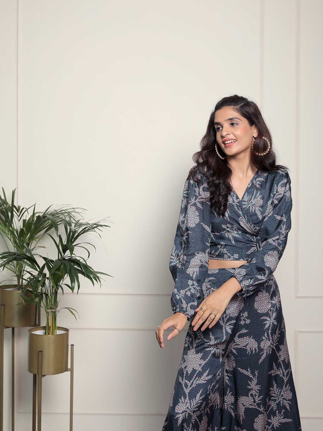 

Label Ishnya Printed V-Neck Long Sleeves Top With Palazzo, Blue