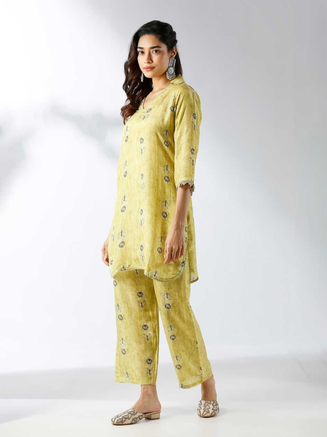 

Label Ishnya Printed V-Neck Three-Quarter Sleeves Tunic With Trouser, Lime green