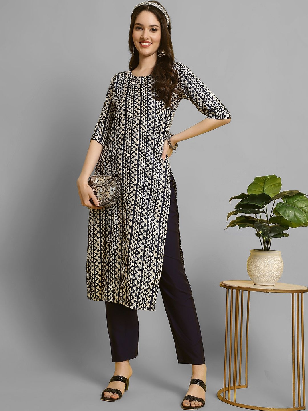 

7Threads Geometric Printed Round Neck Straight Kurta with Trousers, White