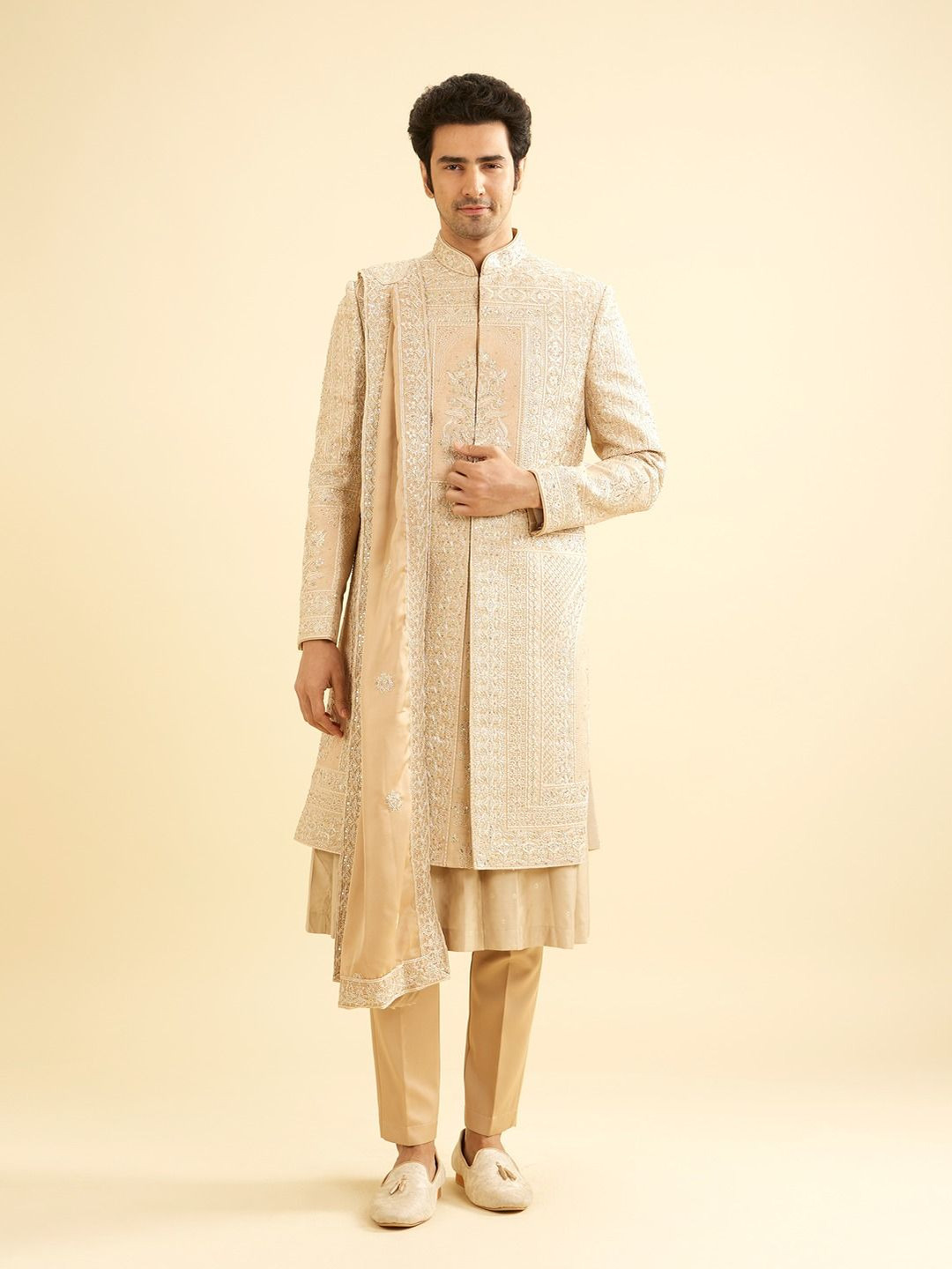 

Manyavar Men Embroidered Mandarin Collar Sherwani Set and Dupatta, Beige