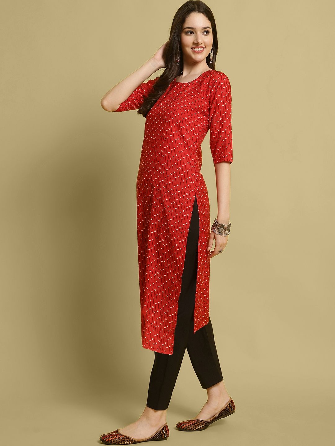 

7Threads Floral Printed Round Neck Regular Straight Kurta With Trouser, Red