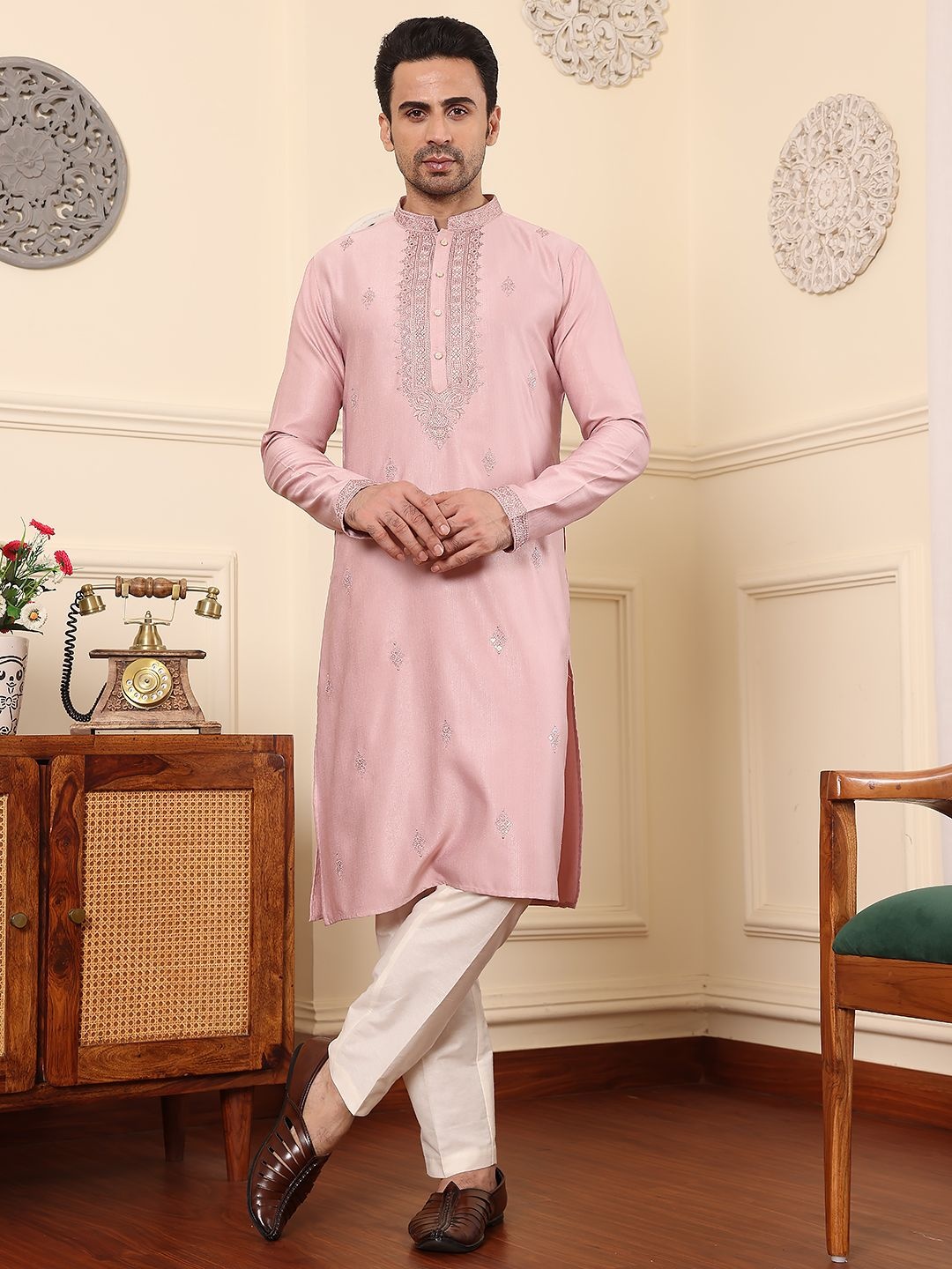 

MULTI SHADES Ethnic Motifs Embroidered Straight Thread Work Kurta With Pyjamas, Pink