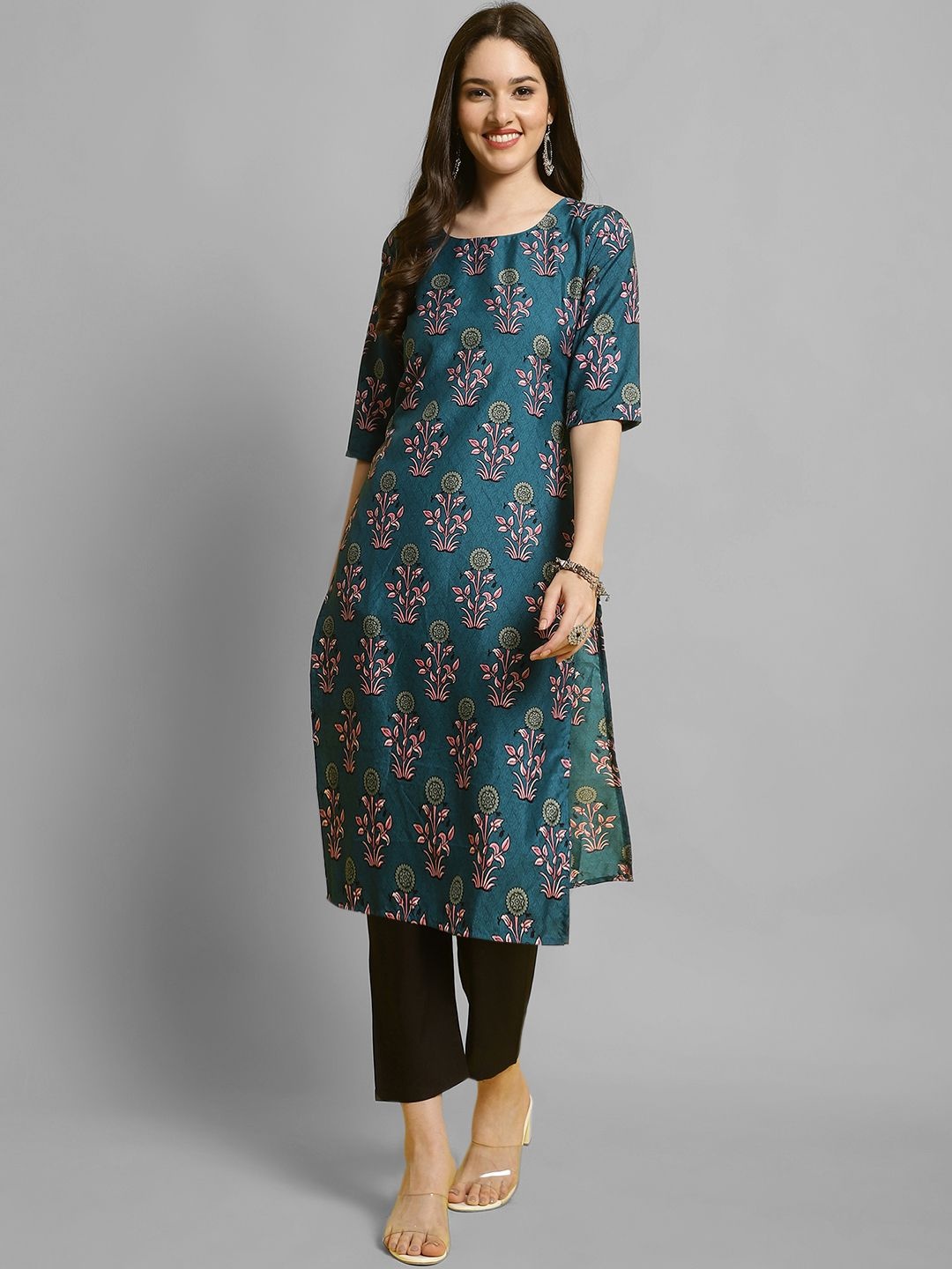 

7Threads Ethnic Motifs Printed Round Neck Straight Kurta With Trouser, Blue