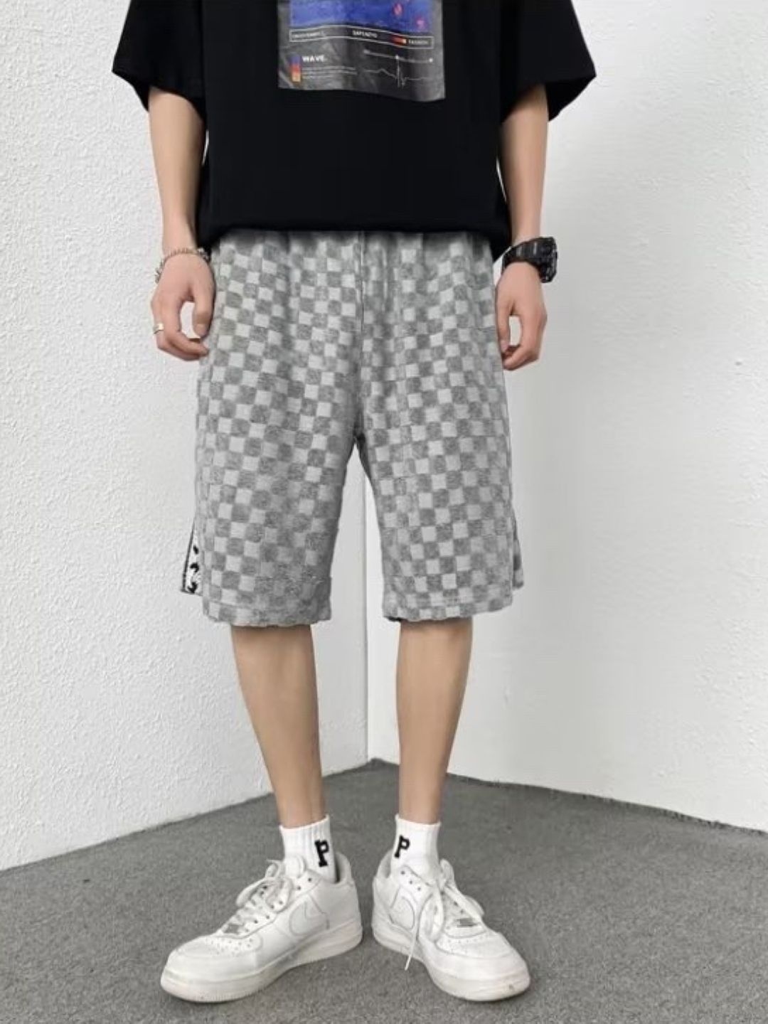 

StyleCast Men Checked Loose Fit Mid-Rise Shorts, Grey