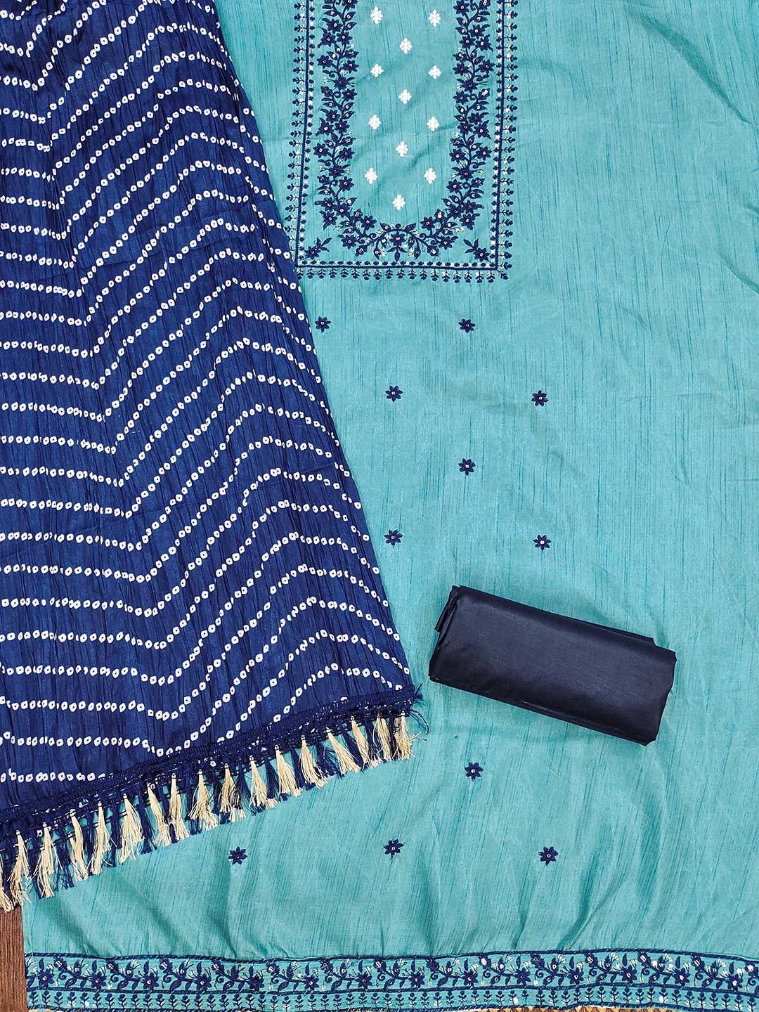

KALINI Floral Embroidered Sequinned Unstitched Dress Material, Sea green