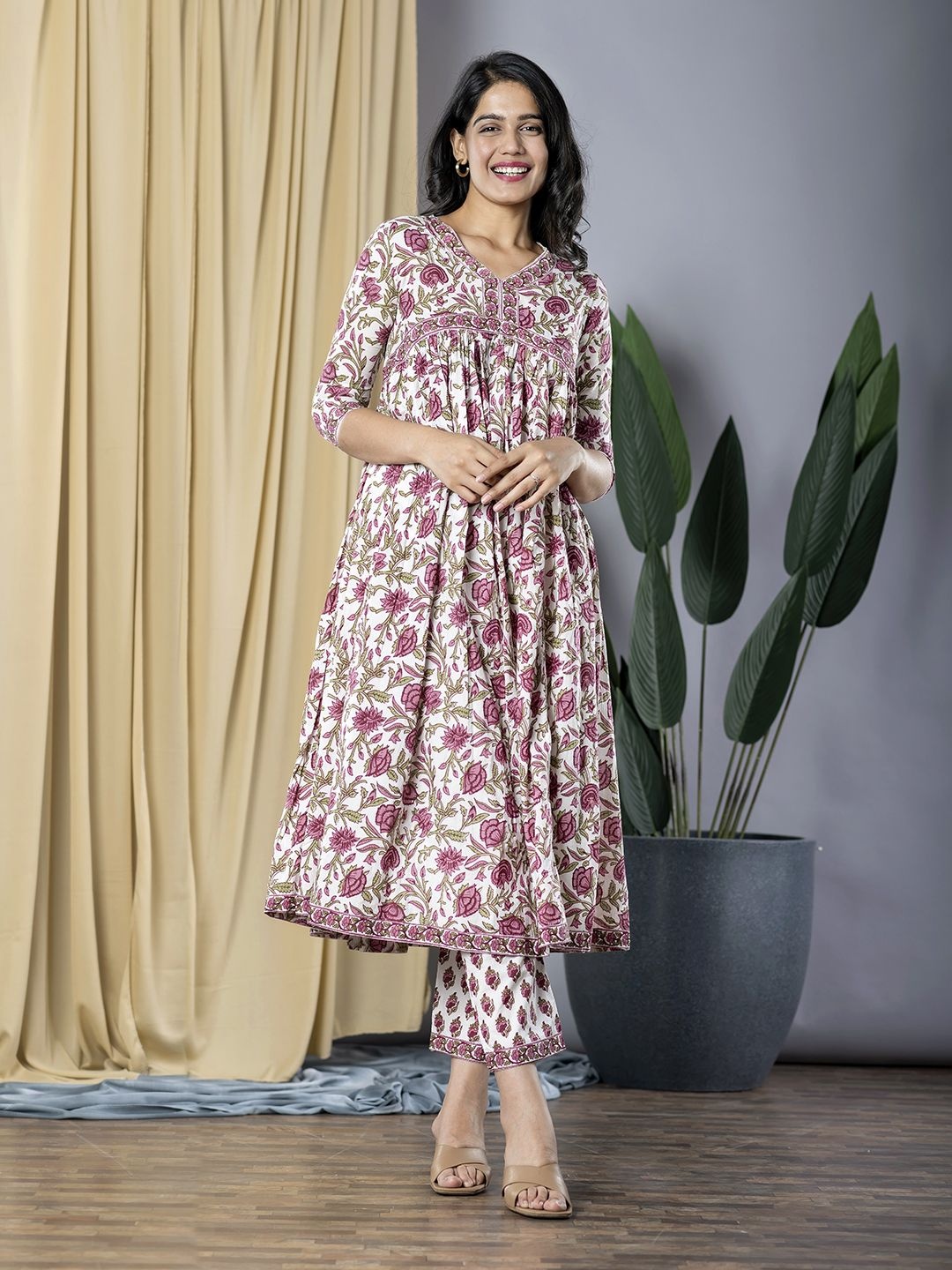 

Jaitpuriya Floral Printed Pure Cotton Empire Anarkali Kurta With Trouser, White