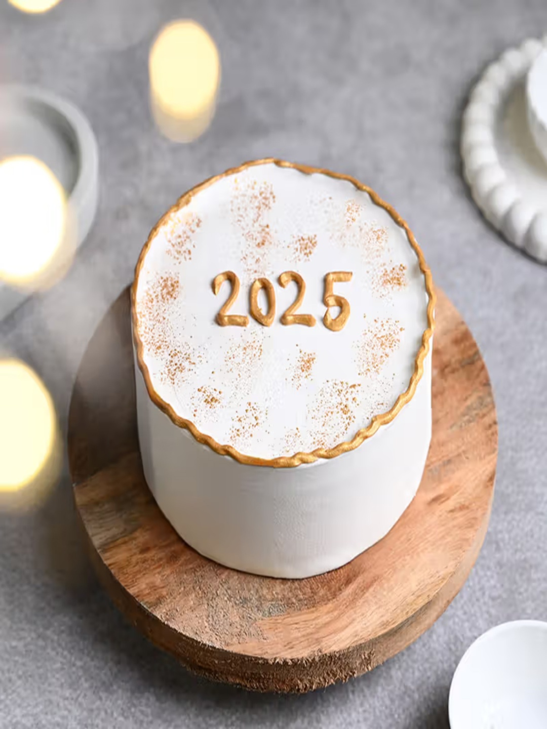 

Floweraura New Year Butterscotch Flavour Eggless Round Cake 4Kg, White
