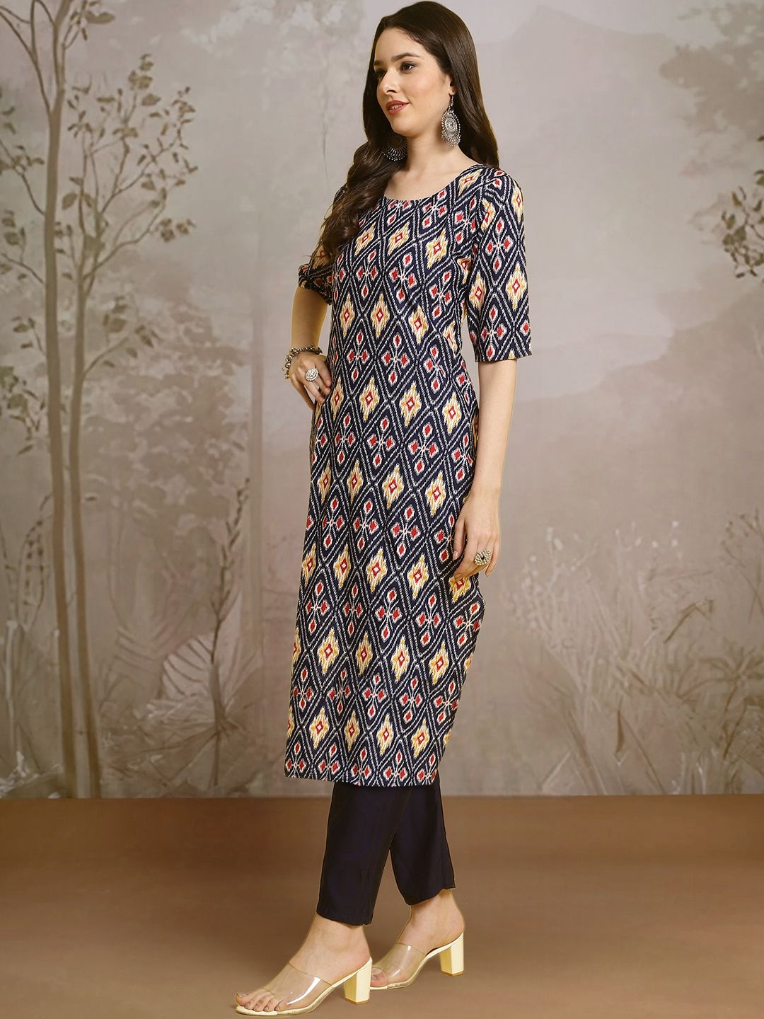 

7Threads Ethnic Motifs Printed Round Neck Straight Kurta With Trousers, Navy blue