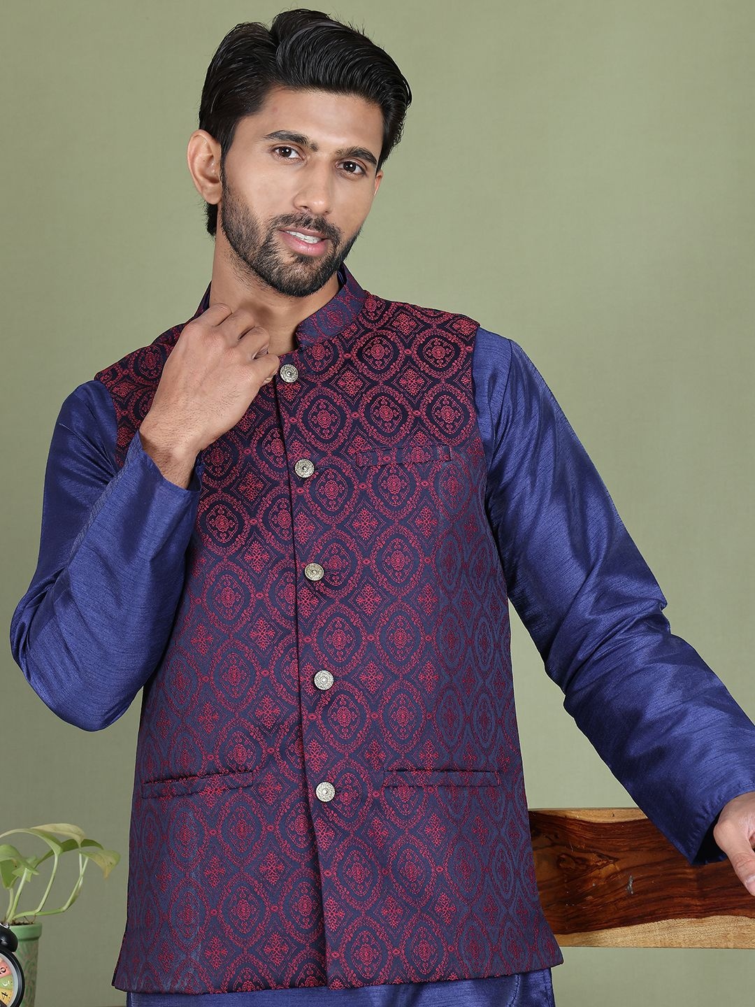 

Jompers Ethnic Motifs Printed Mandarin Collar Straight Kurta With Churidar & Nehru Jacket, Navy blue