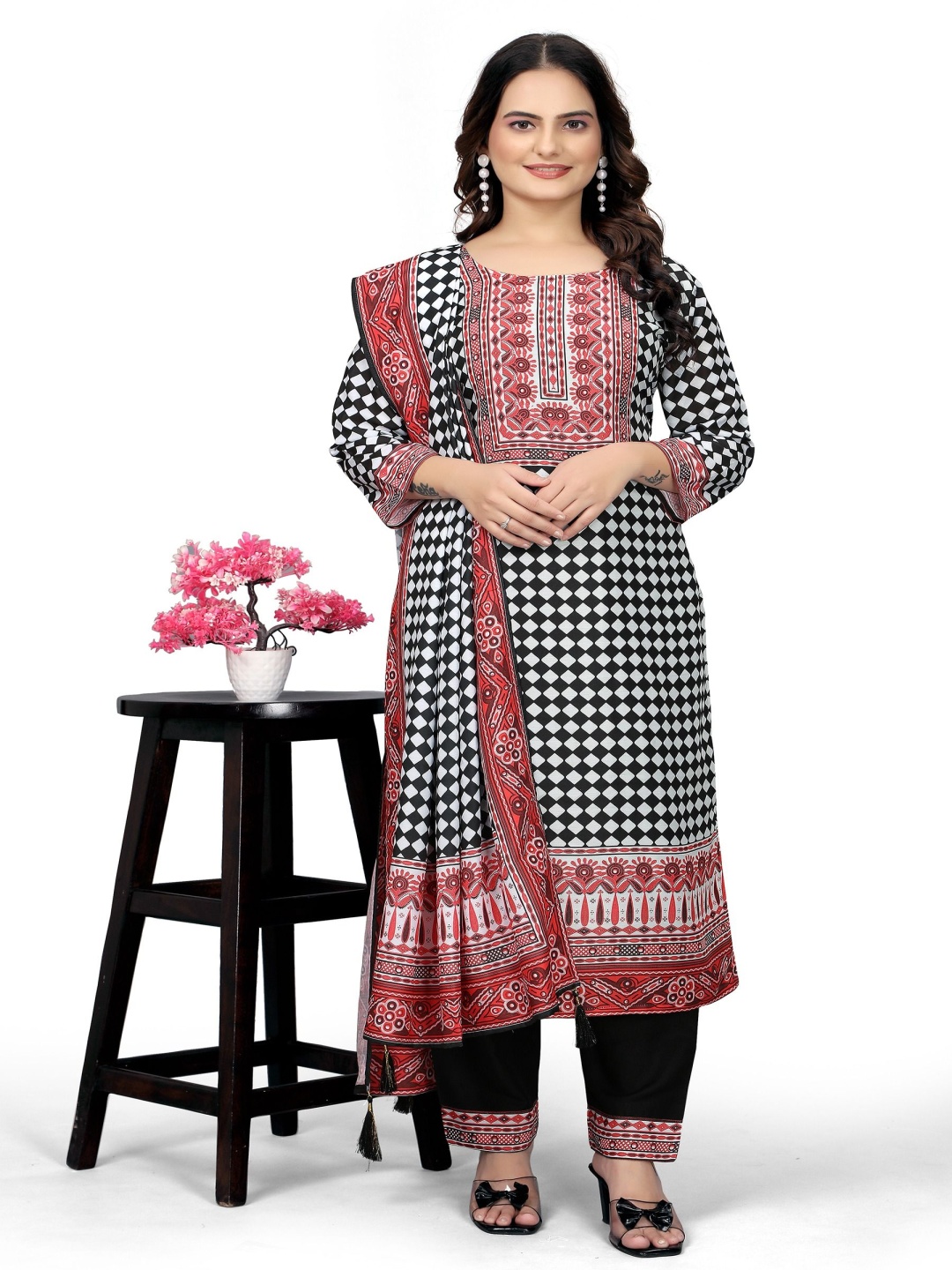 

FVD Checked Printed Straight Kurta With Trouser And Dupatta, Black