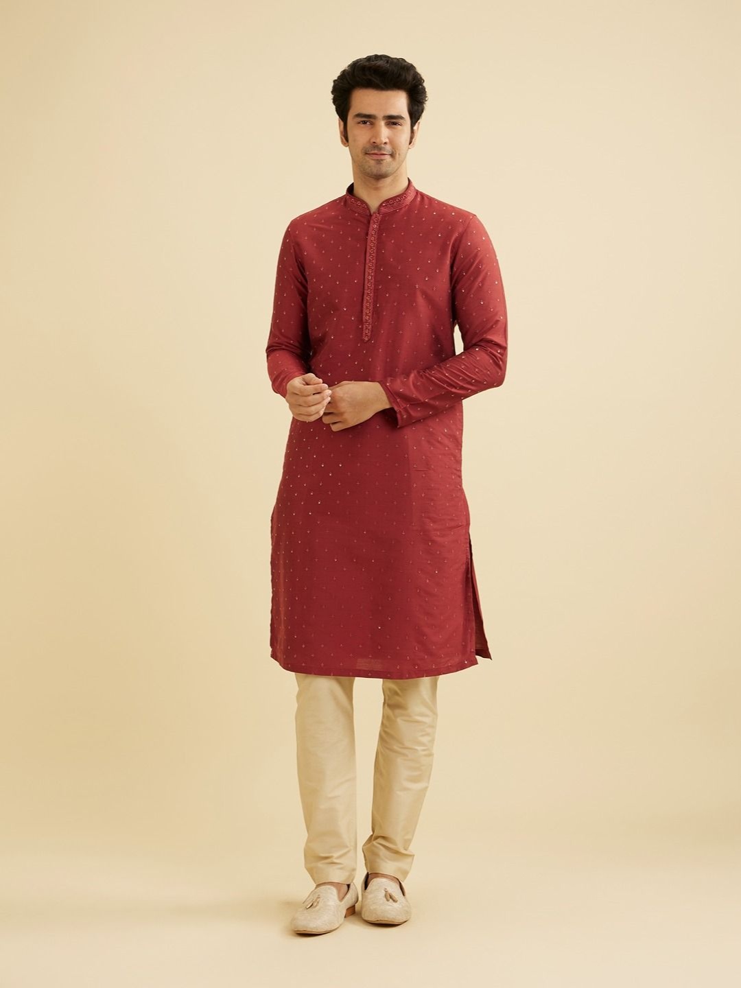 

Manyavar Men Floral Embroidered Sequinned Mandarin Collar Kurta With Pyjamas, Rust