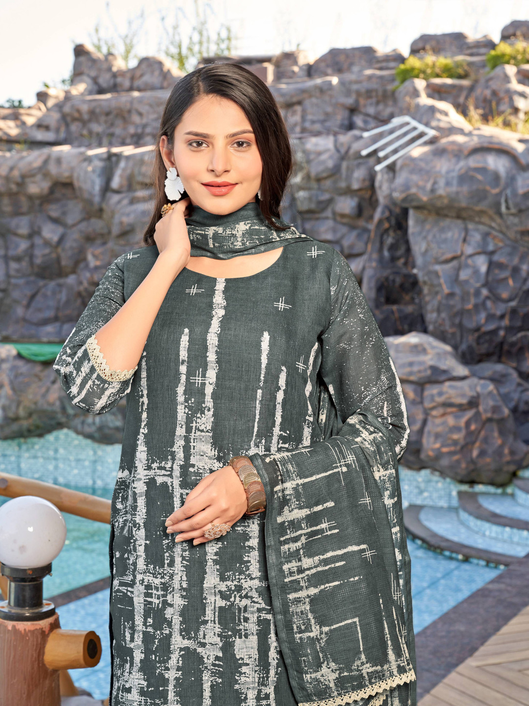 

VIRICA Shibori Dyed Round Neck Straight Kurta With Trousers And Dupatta, Green