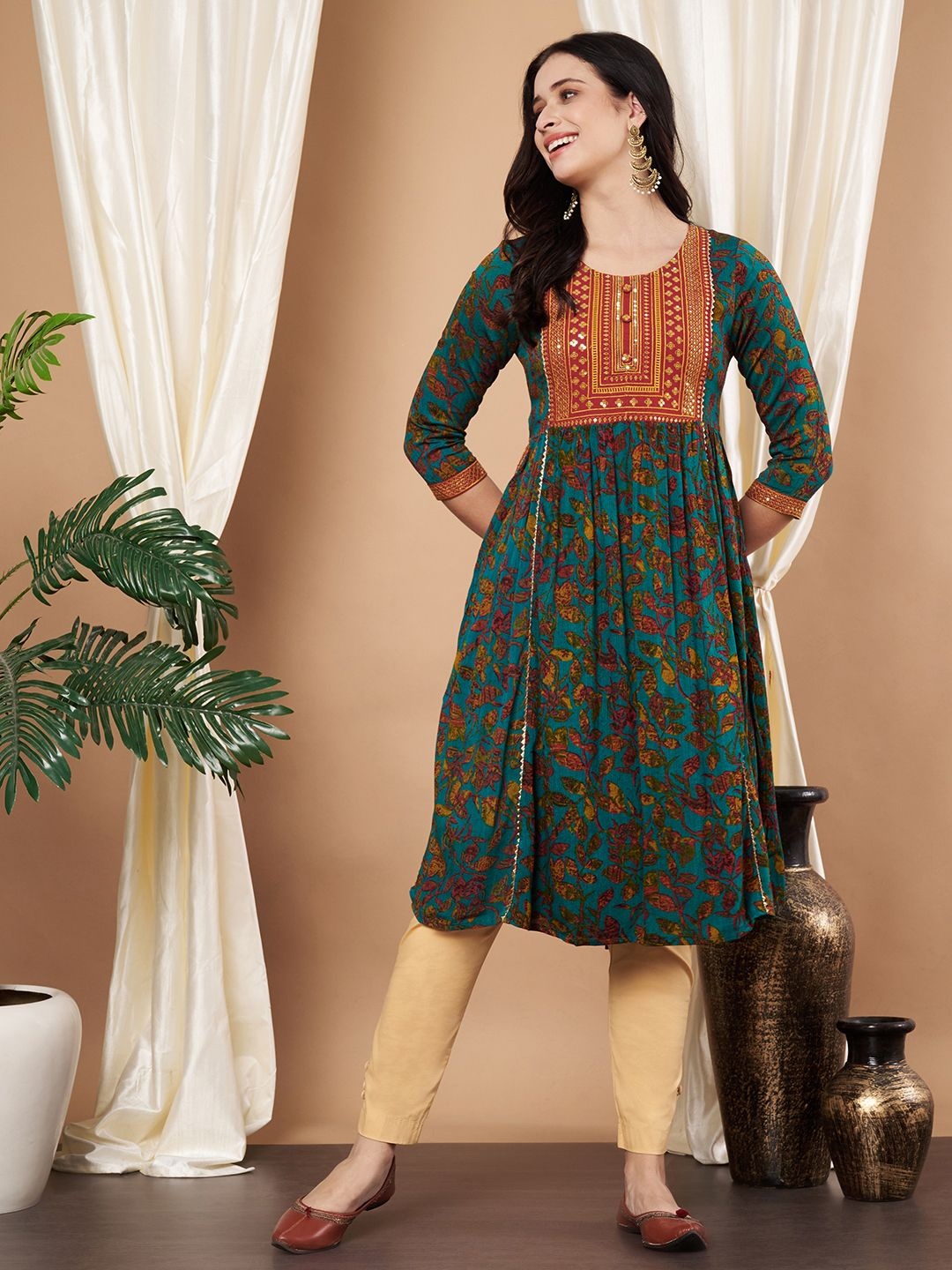 

Anouk Brown Floral Embroidered Sequinned Notch Neck Pleated Anarkali Kurta, Green