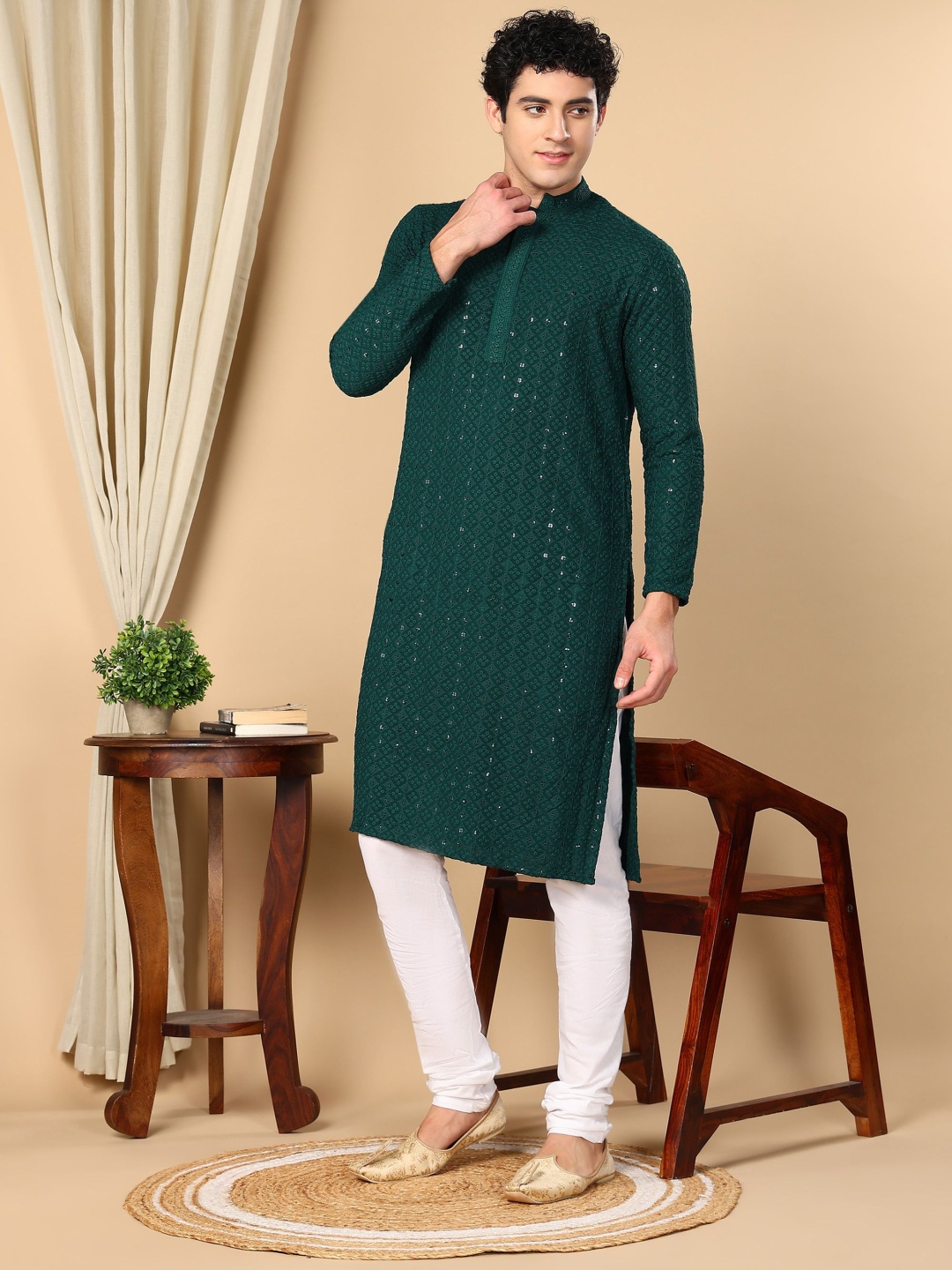 

TATTVA Floral Embroidered Sequinned Mandarin Collar Straight Kurta, Green
