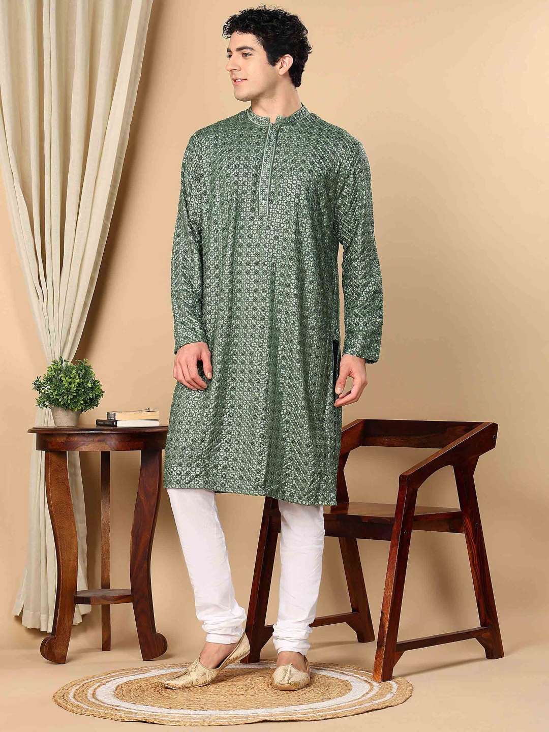 

TATTVA Embroidered Thread Work Mandarin Collar Straight Kurta, Green