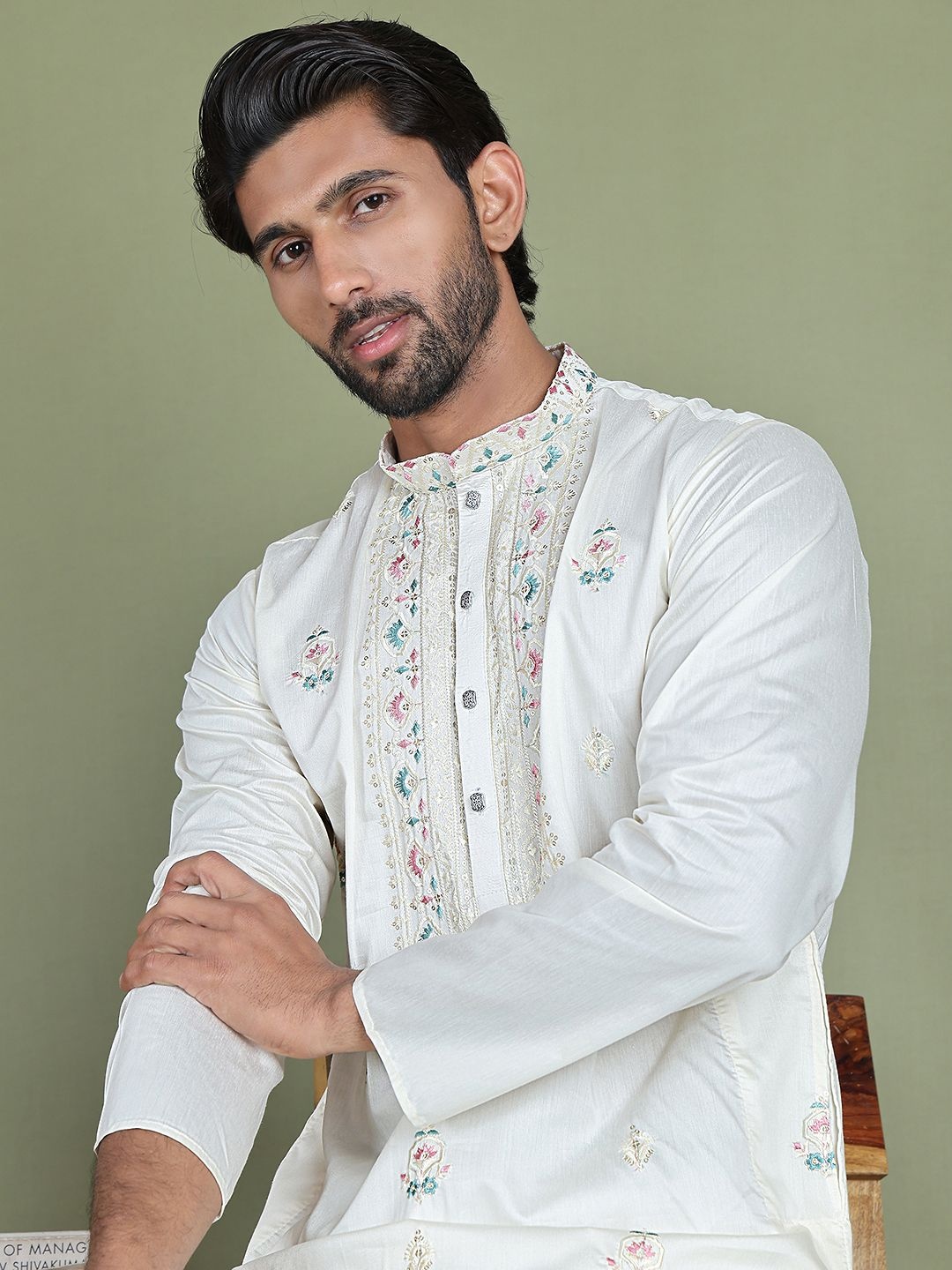 

Jompers Floral Embroidered Sequinned Mandarin Collar Straight Kurta, White