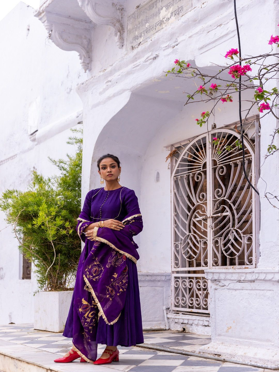 

IMROZ HOUSE Women Ethnic Motifs Regular Thread Work Silk Crepe Kurta with Trousers & With Dupatta, Purple