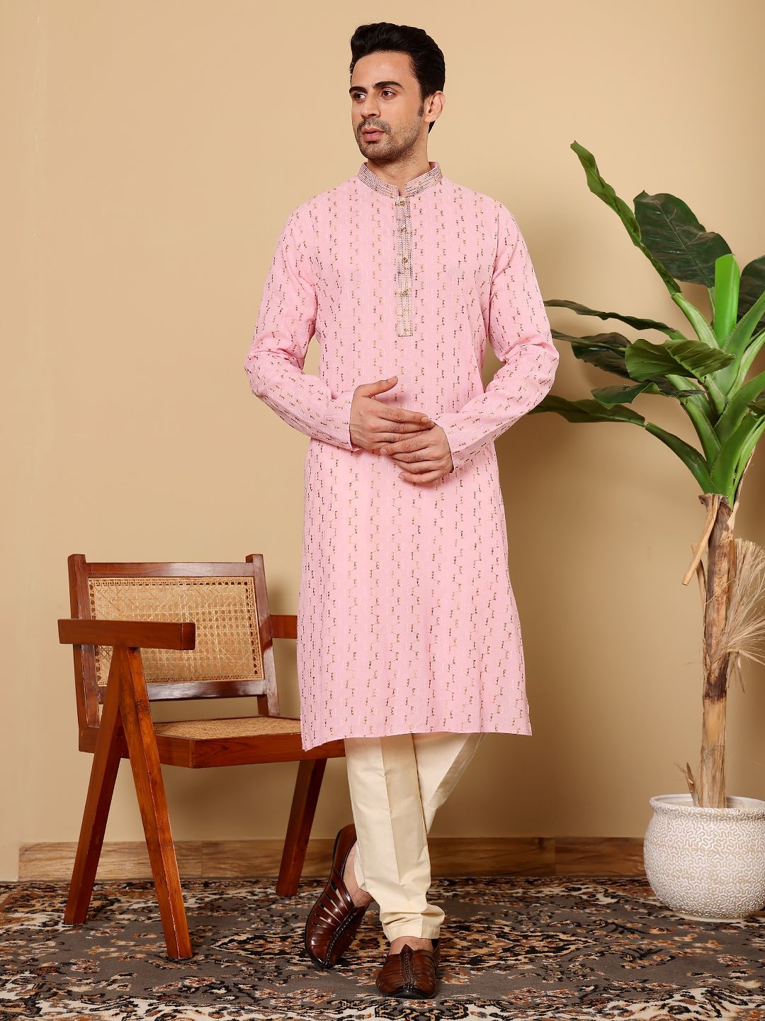 

MULTI SHADES Geometric Embroidered Mandarin Collar Pure Cotton Straight Kurta With Pyjama, Pink