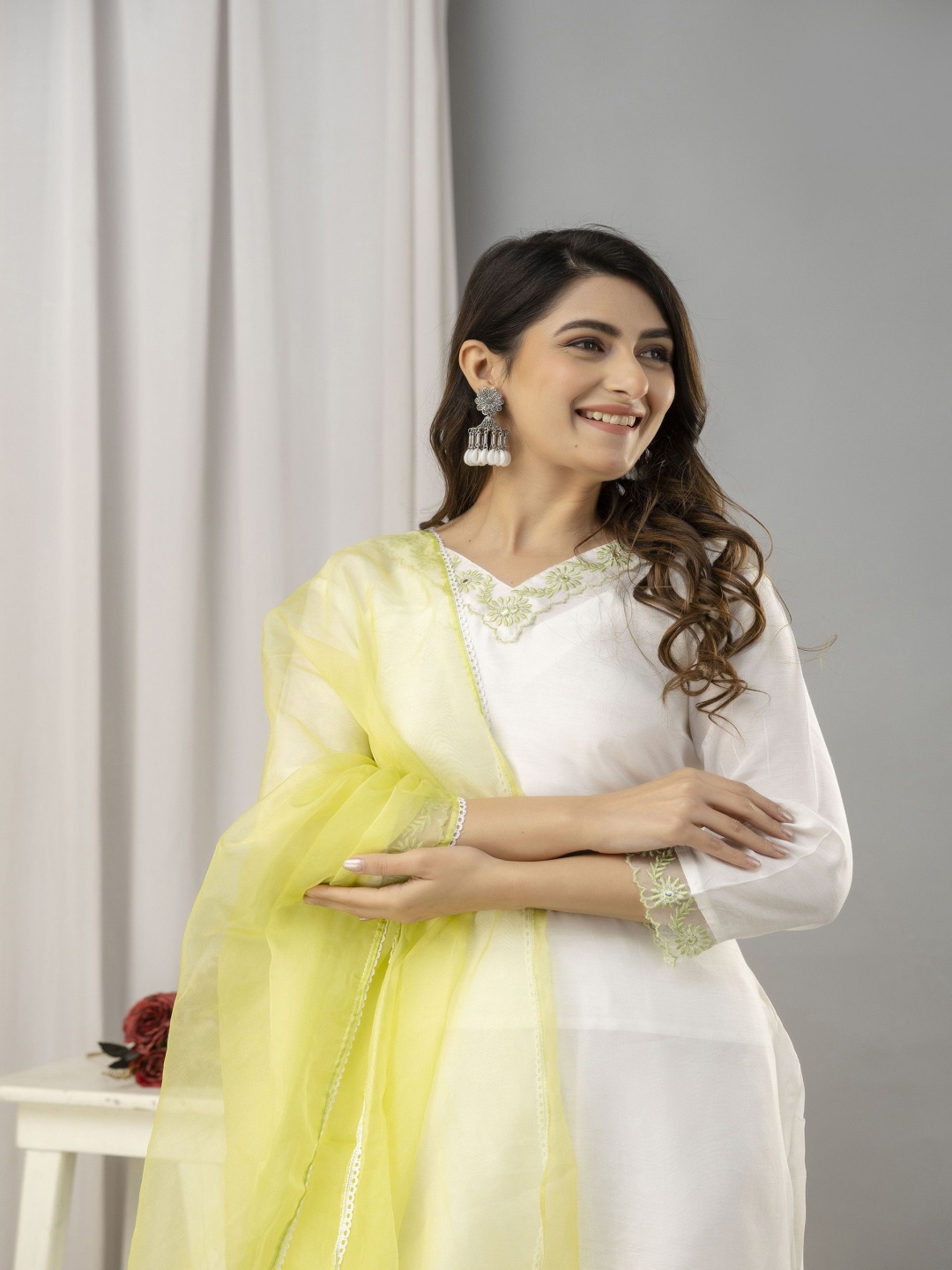 

FrionKandy Embellished V-Neck Muslin Straight Kurta With Trouser And Dupatta, White