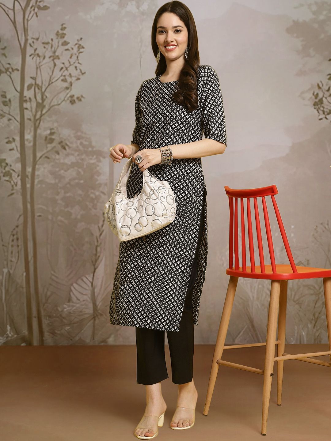 

7Threads Floral Printed Round Neck Straight Kurta With Trouser, Black
