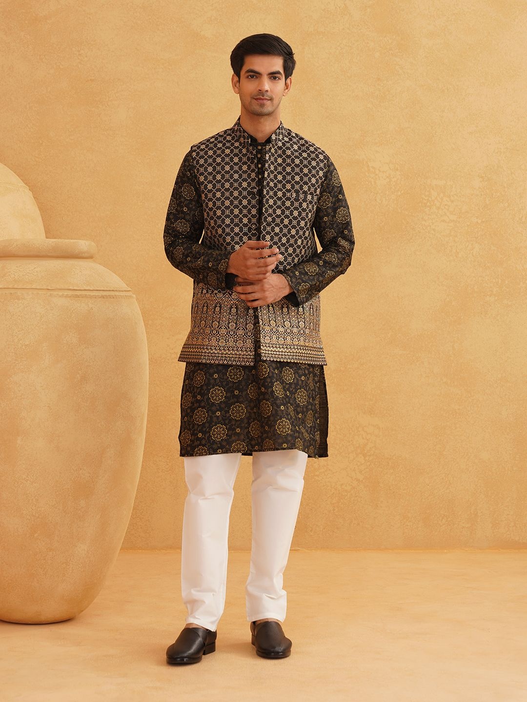 

SOJANYA Floral Printed Mandarin Collar Kurta With Churidar And Nehru Jacket, Black