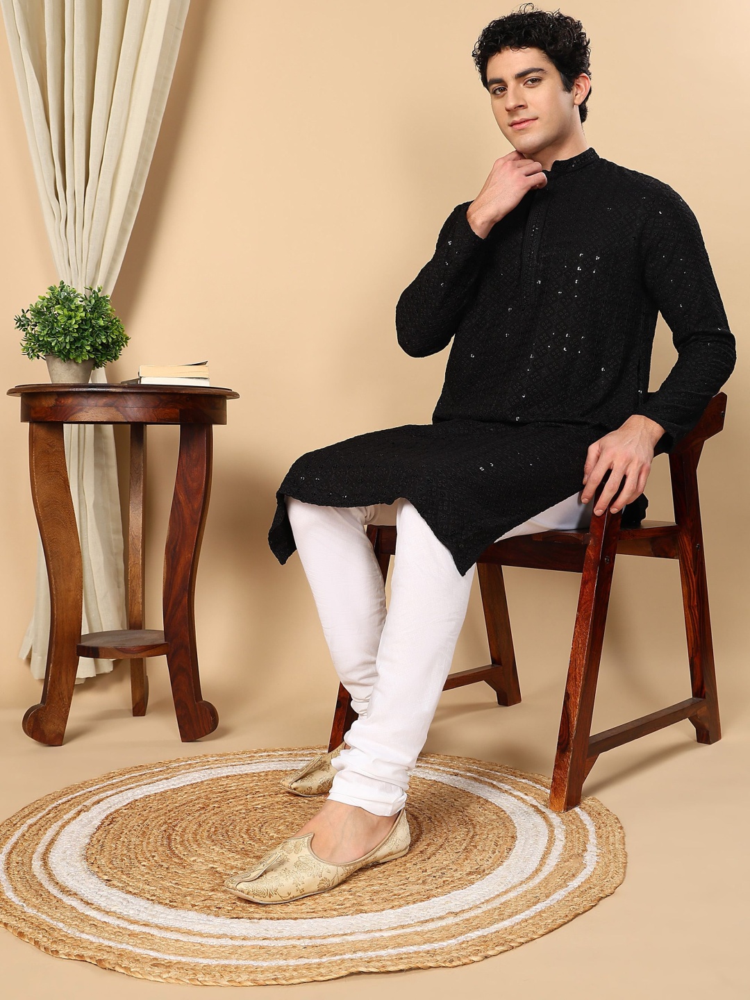 

TATTVA Embroidered Thread Work Mandarin Collar Straight Kurta, Black