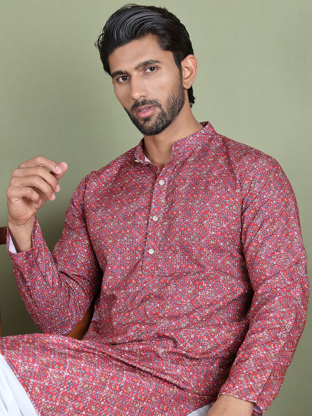 

Jompers Ethnic Printed Sequinned Mandarin Collar Kurta, Maroon