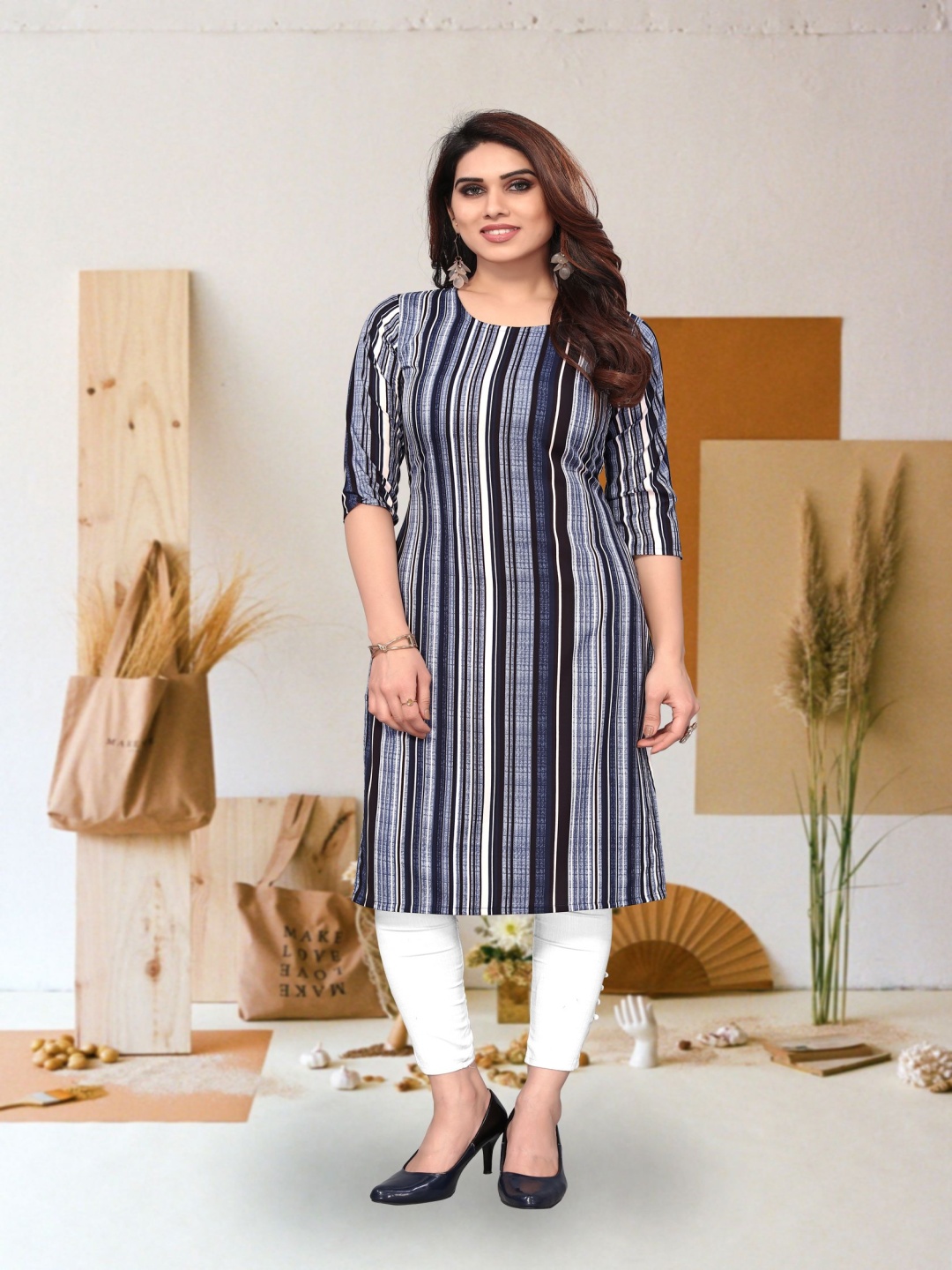 

KETAKI FASHION Geometric Printed Round Neck Straight Kurta, Navy blue