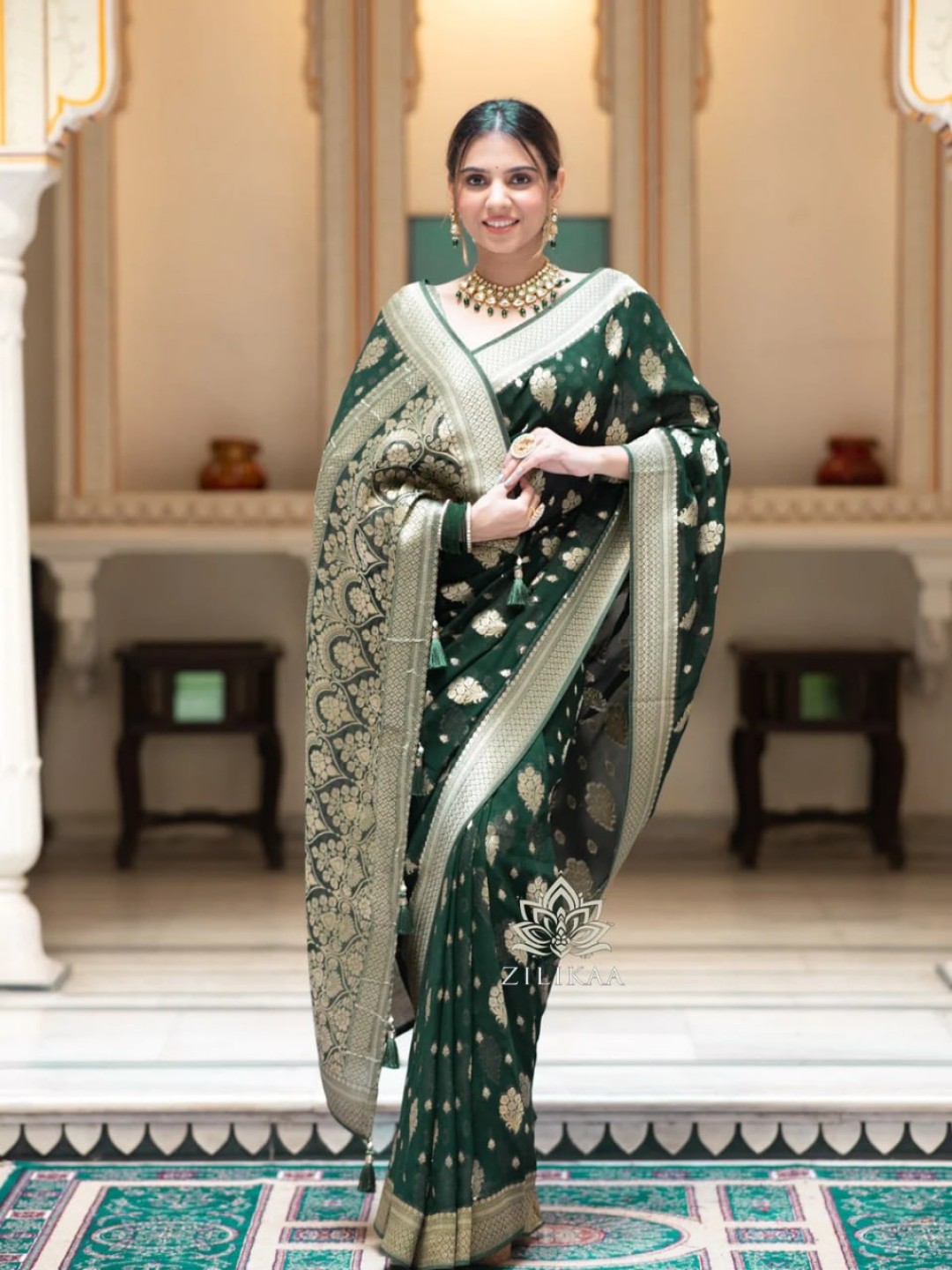 

revika Woven Design Zari Pure Silk Kanjeevaram Saree, Green