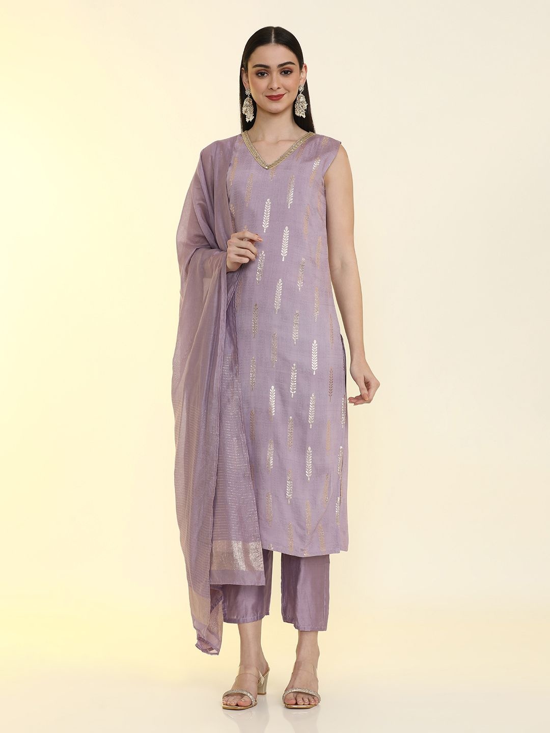 

Jaipur Kurti Floral Embroidered Gotta Patti Kurta with Trousers & Dupatta, Lavender
