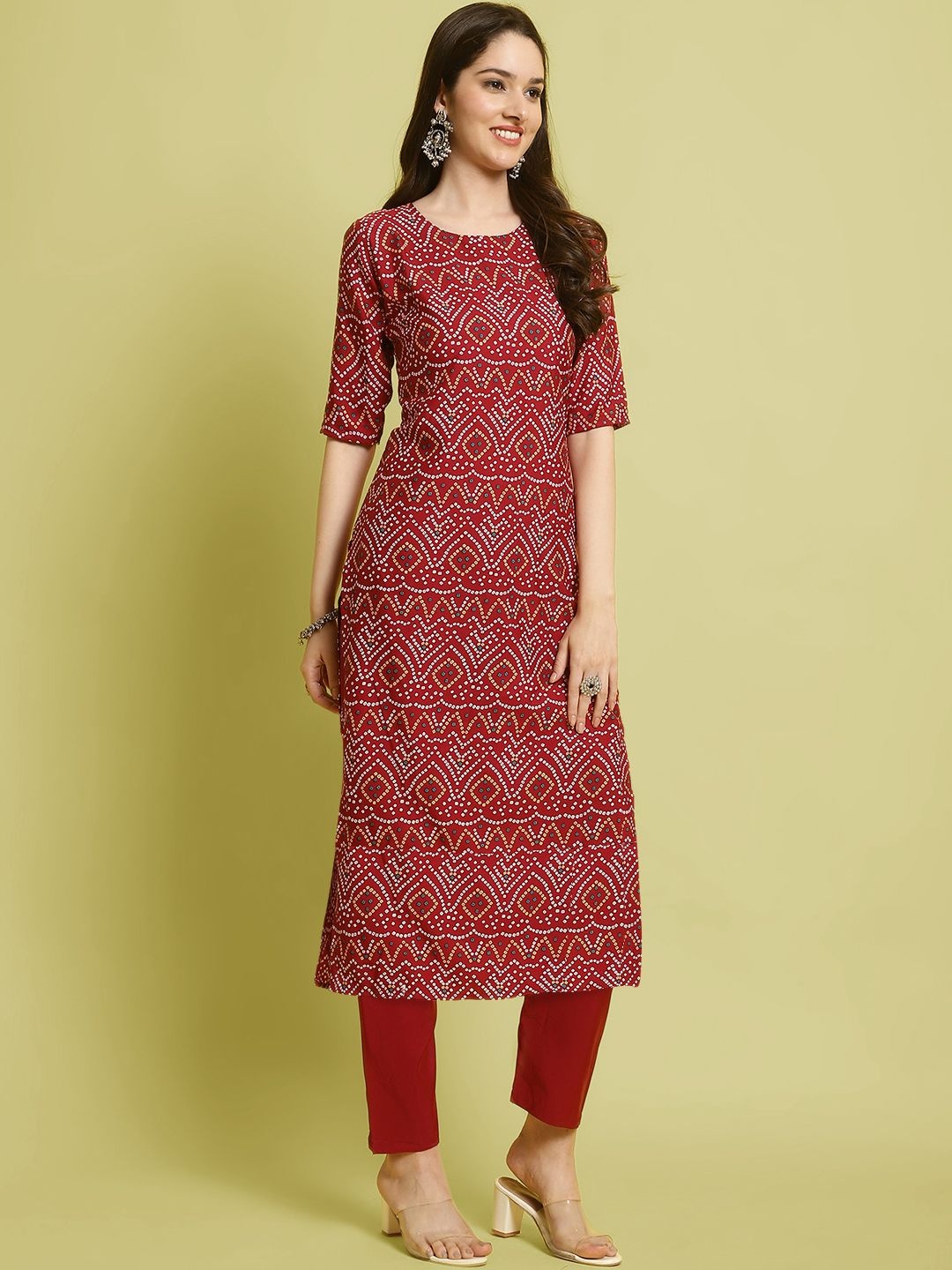 

7Threads Bandhani Printed Round Neck Straight Kurta with Trousers, Maroon
