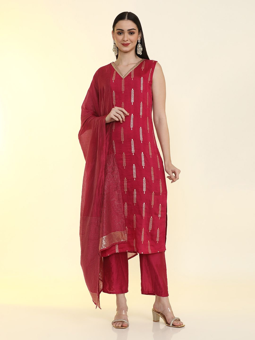 

Jaipur Kurti Floral Embroidered Gotta Patti Kurta with Trousers & Dupatta, Pink