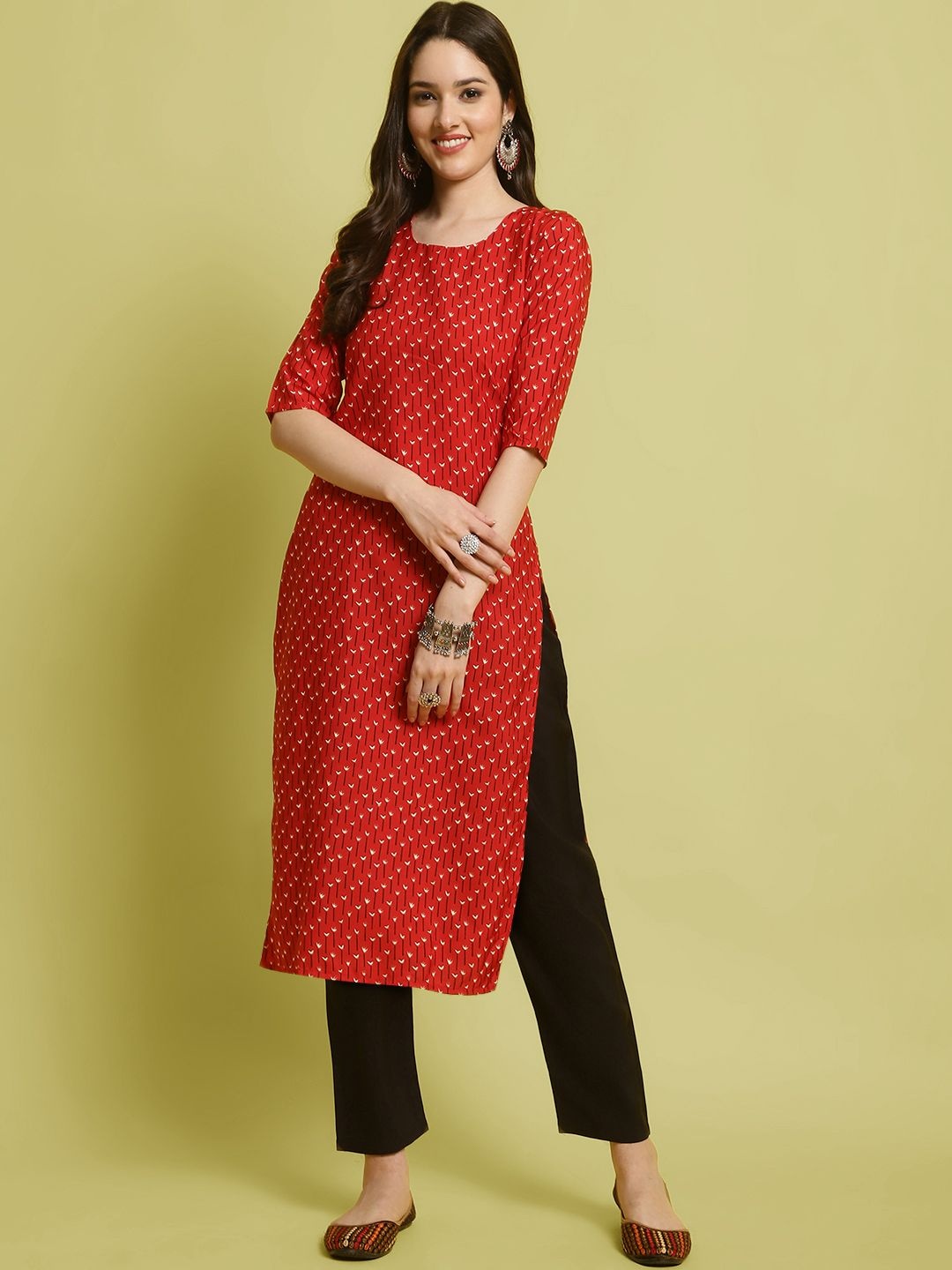 

7Threads Floral Printed Round Neck Straight Kurta with Trousers, Red